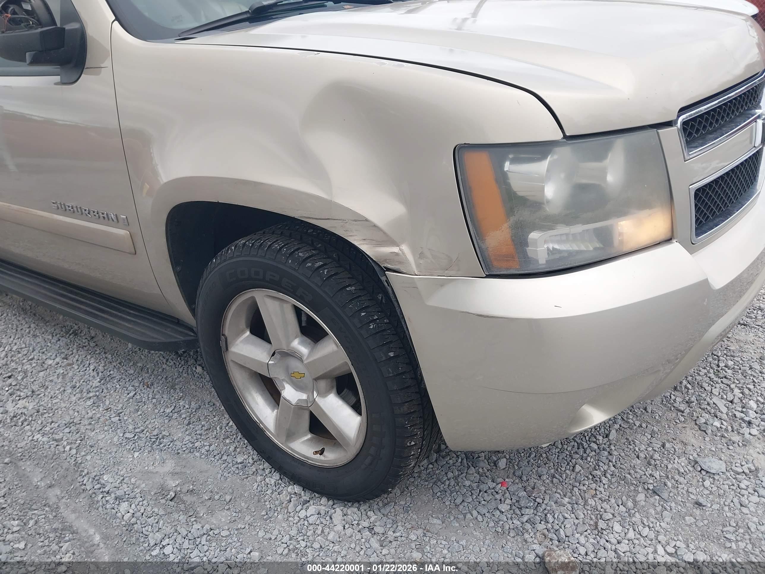 CHEVROLET SUBURBAN image 6