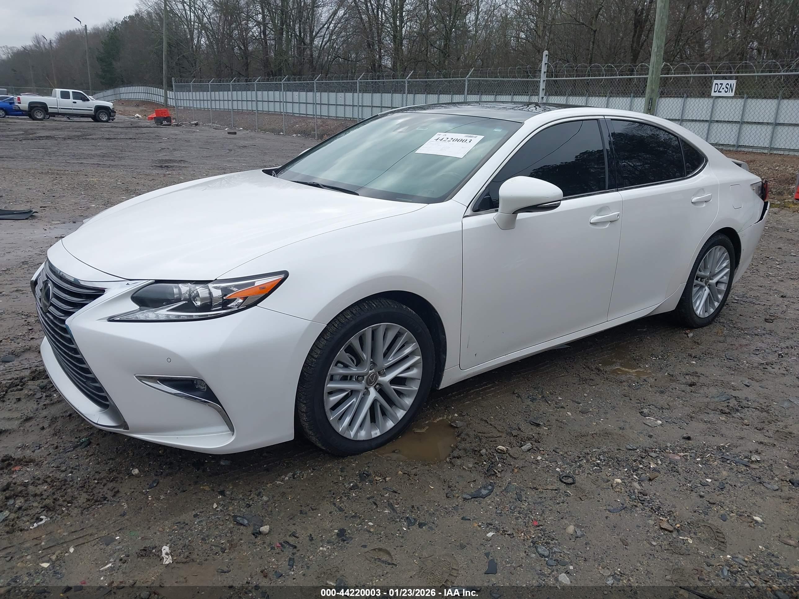 LEXUS ES image 2