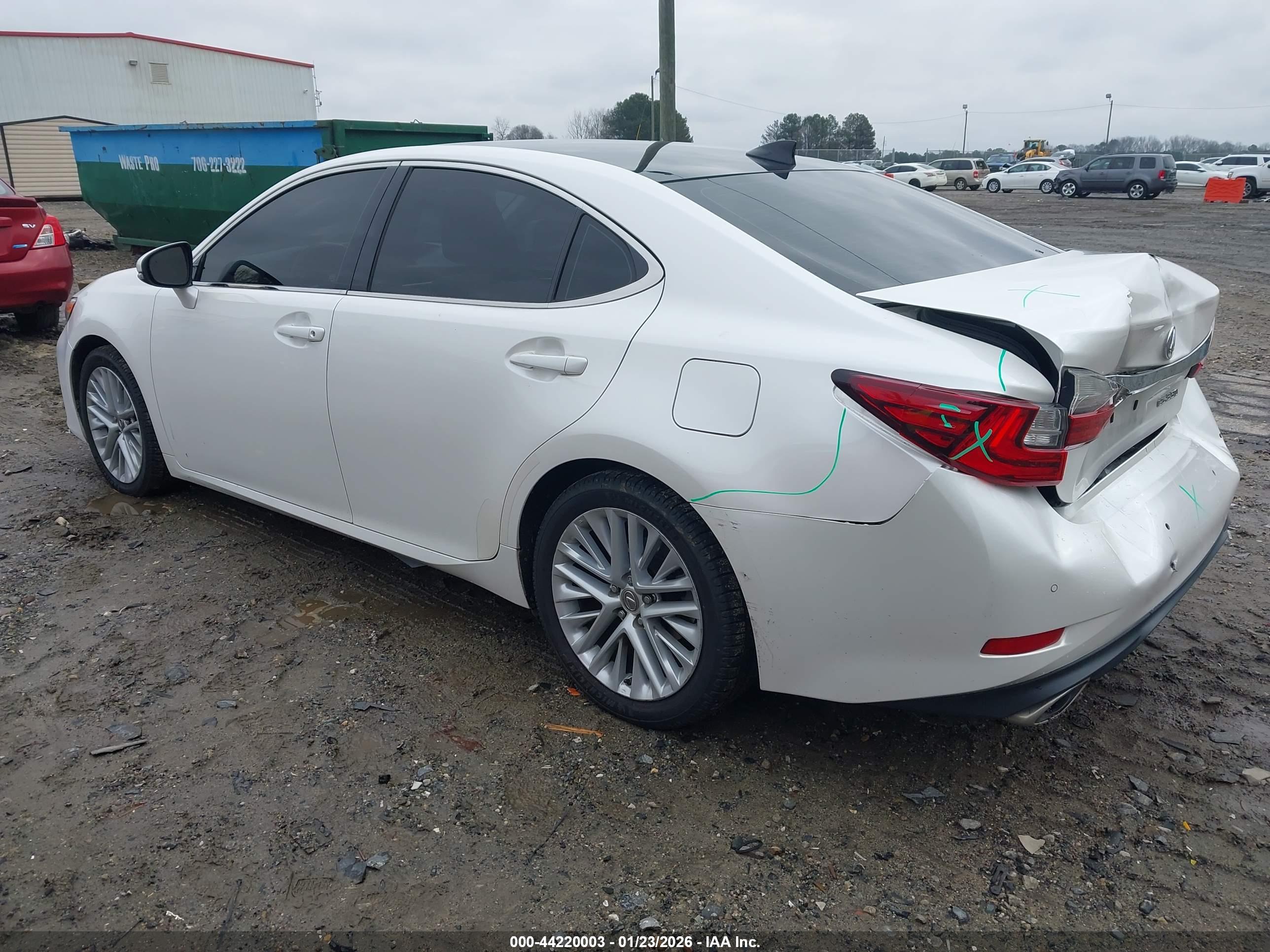 LEXUS ES image 3
