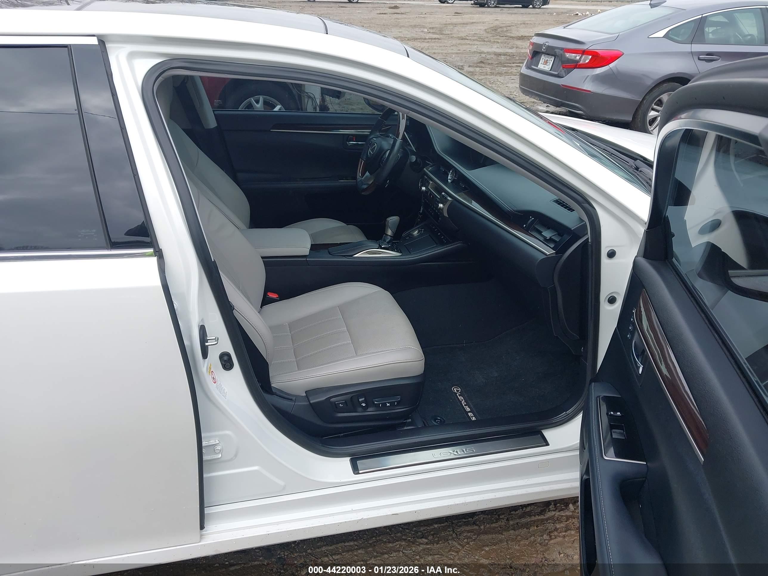 LEXUS ES image 5
