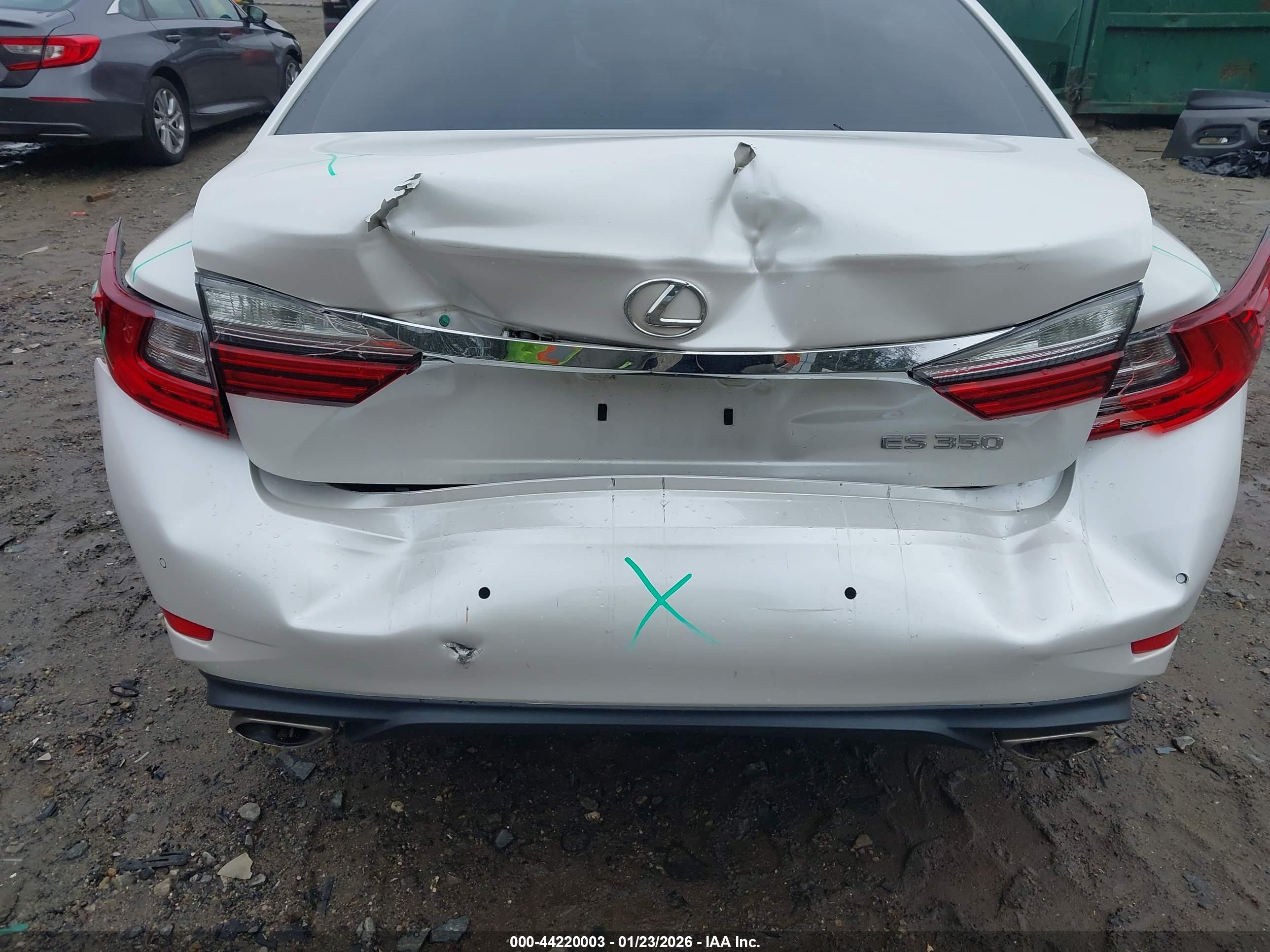 LEXUS ES image 6