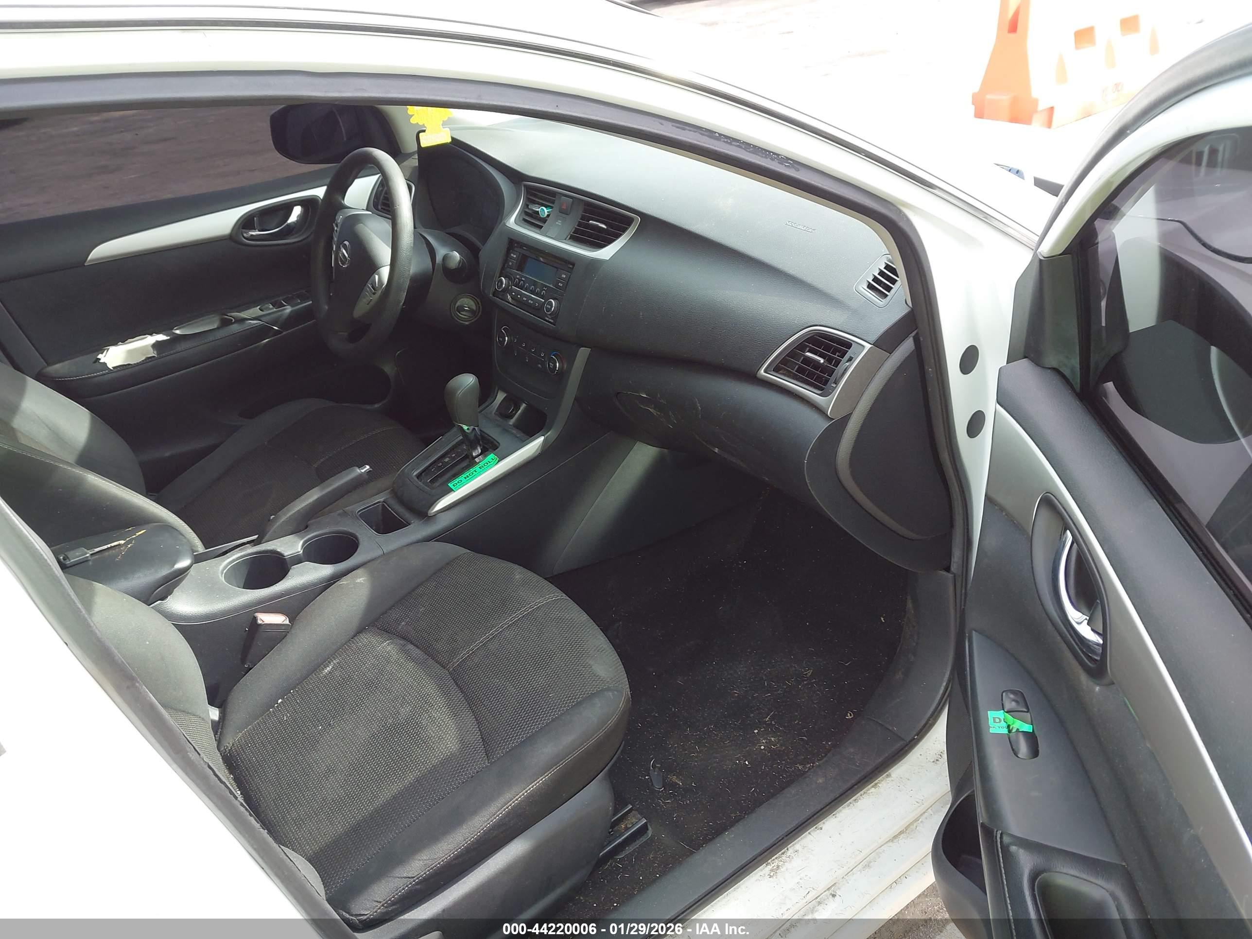 NISSAN SENTRA image 5
