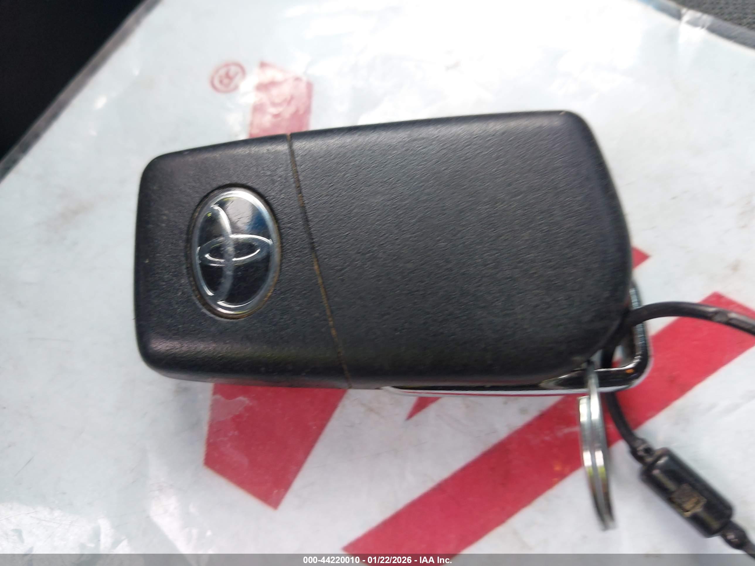 TOYOTA CAMRY image 11