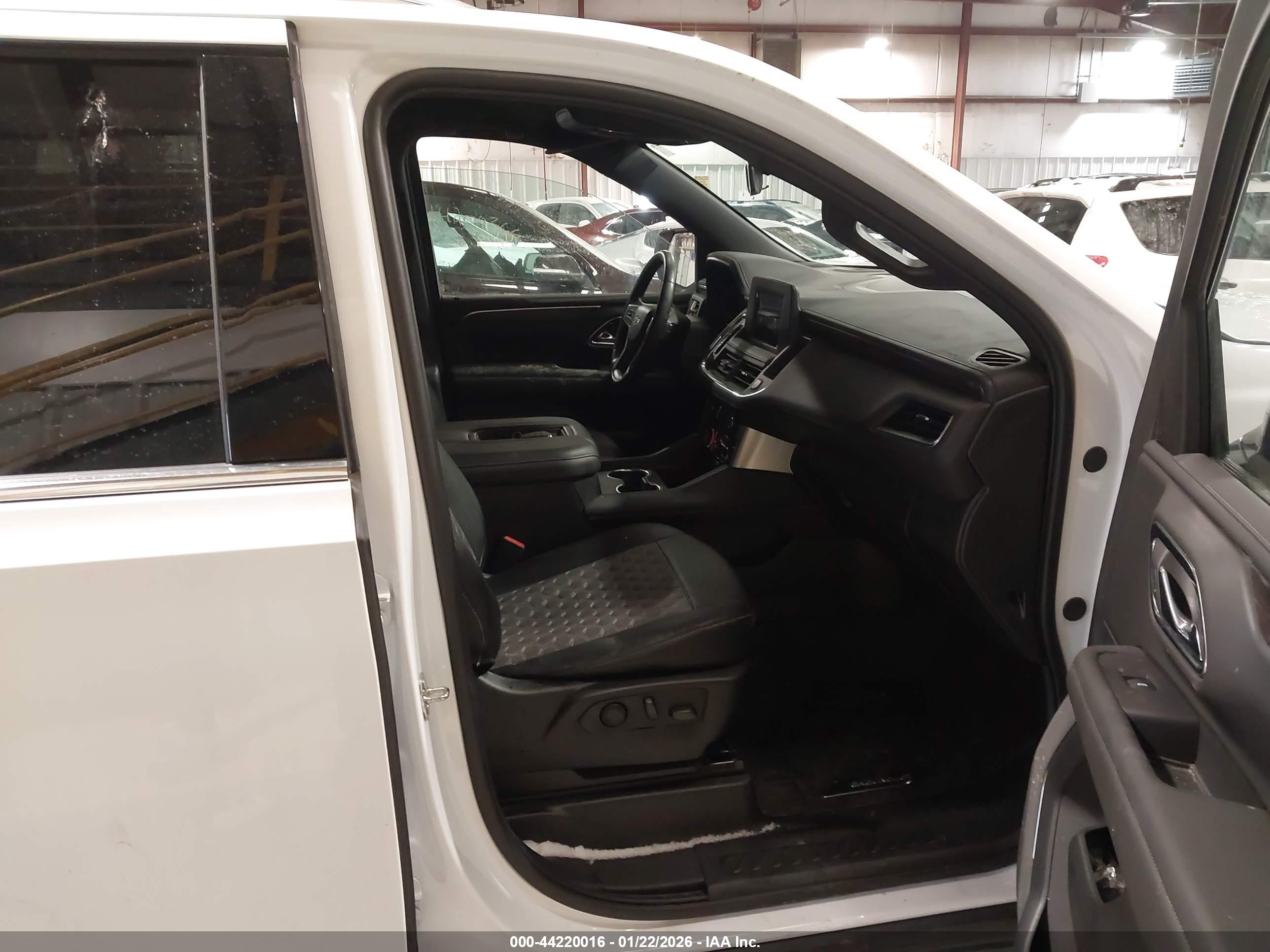 CHEVROLET TAHOE image 5