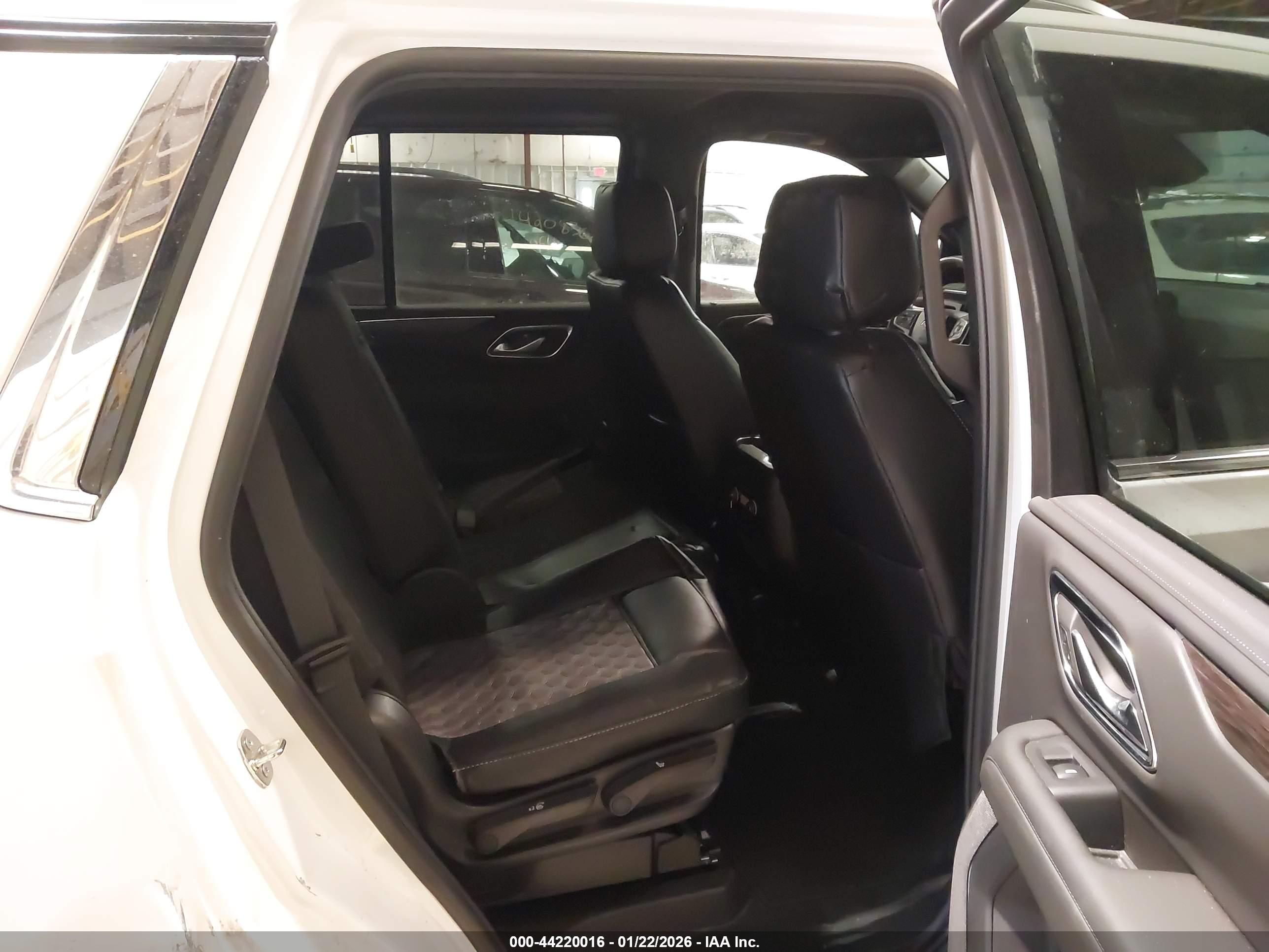 CHEVROLET TAHOE image 8