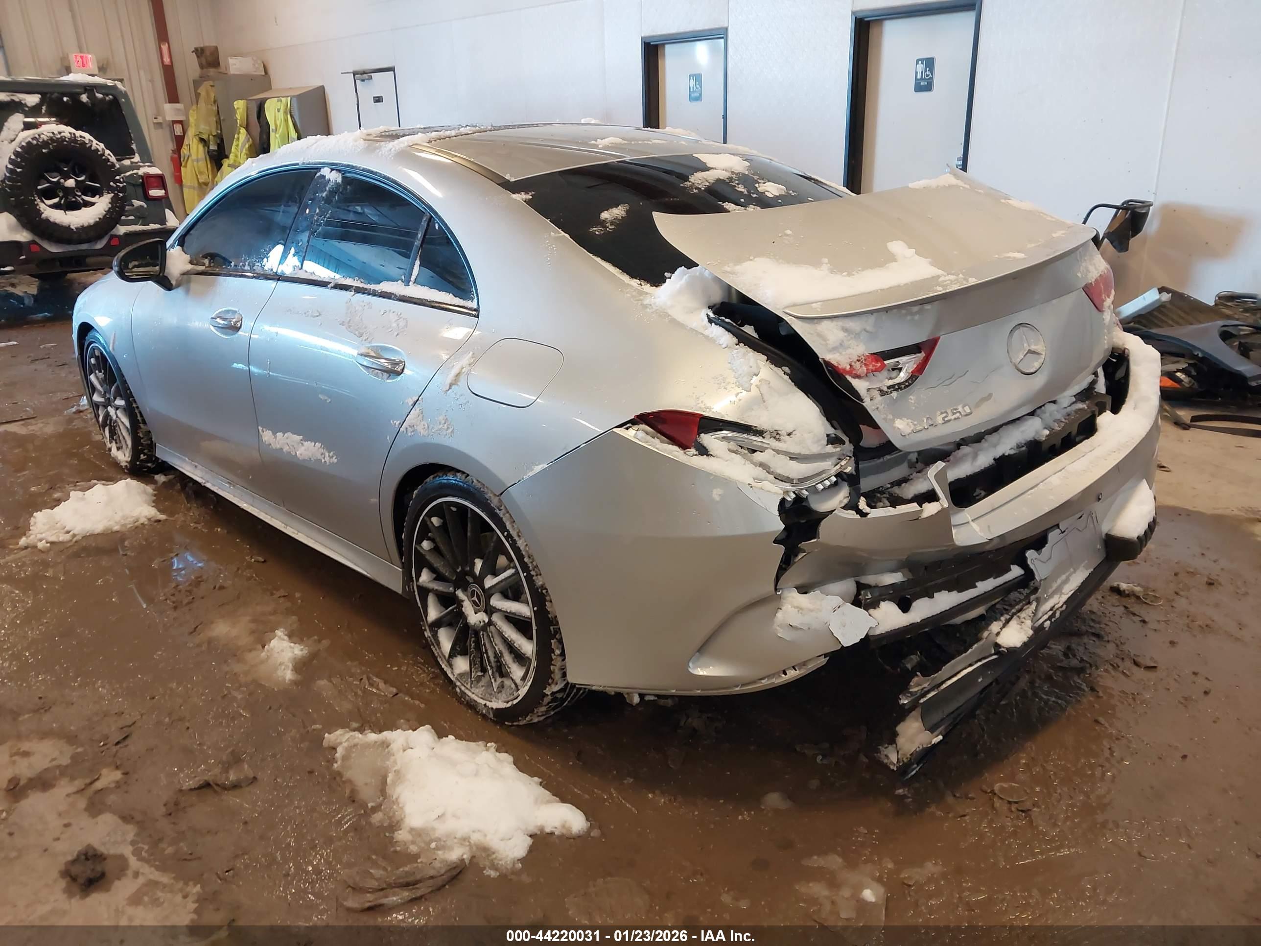 MERCEDES-BENZ CLA image 3