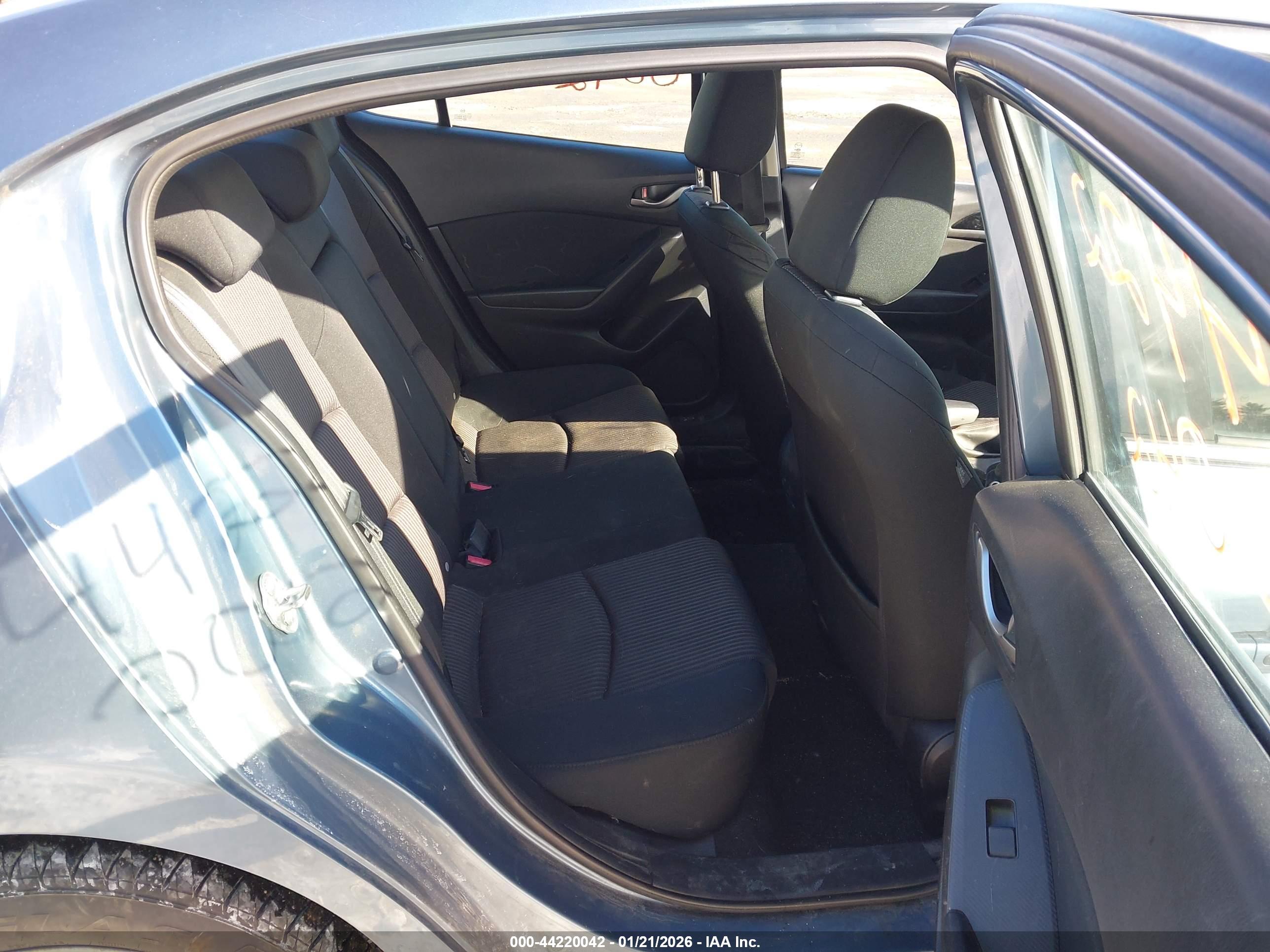 MAZDA MAZDA3 image 8