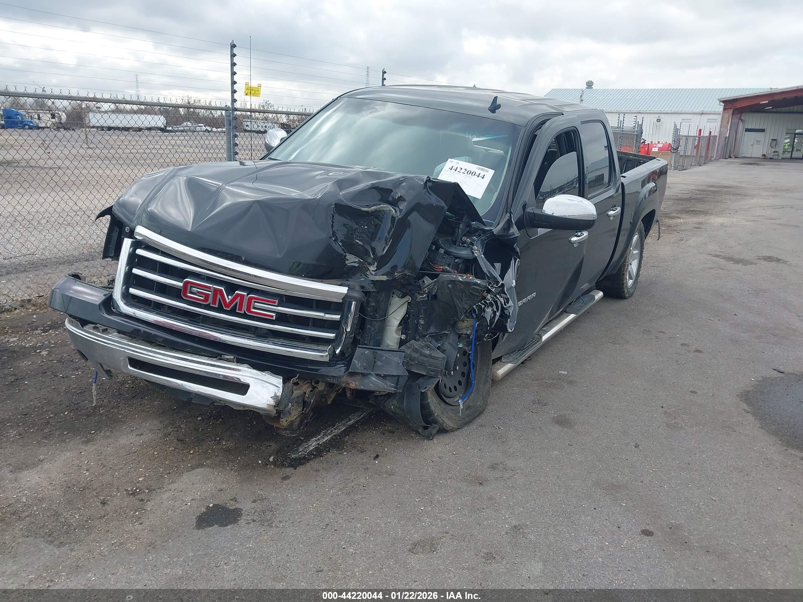 GMC SIERRA image 2