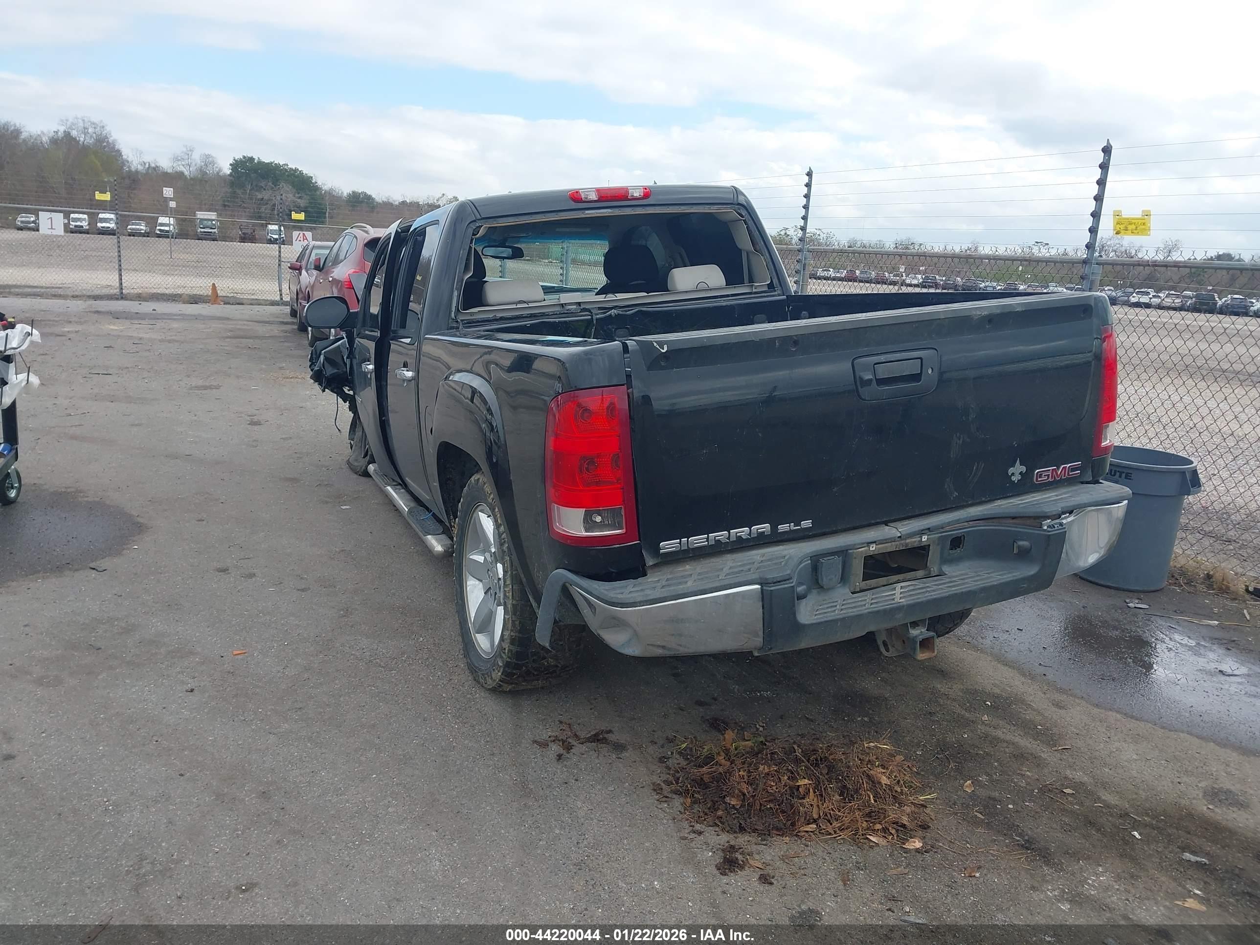 GMC SIERRA image 3