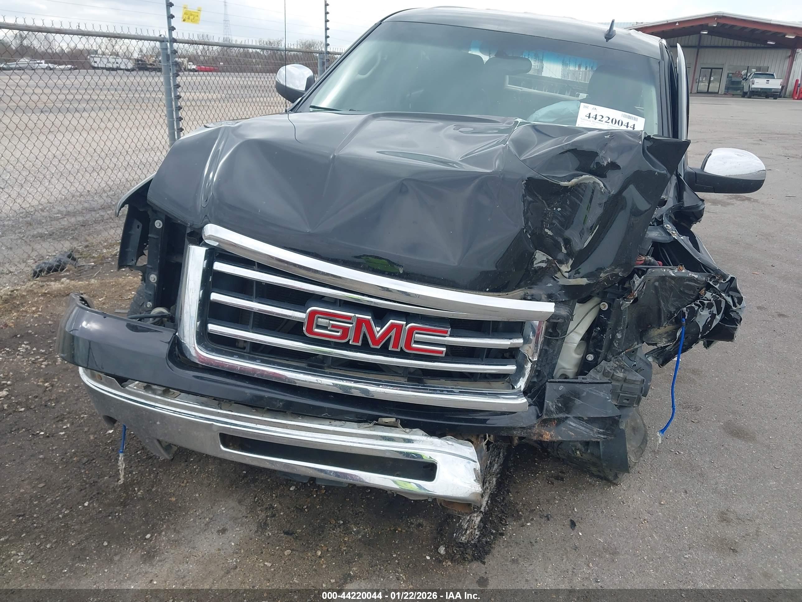 GMC SIERRA image 6