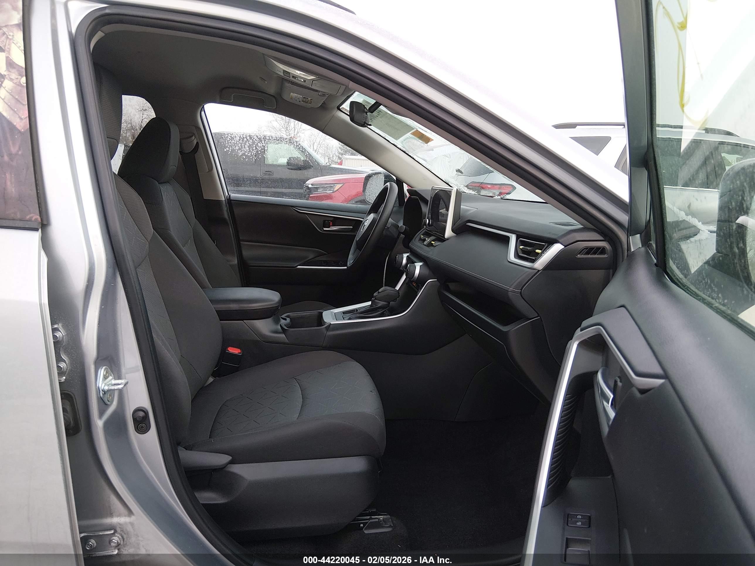 TOYOTA RAV4 image 5
