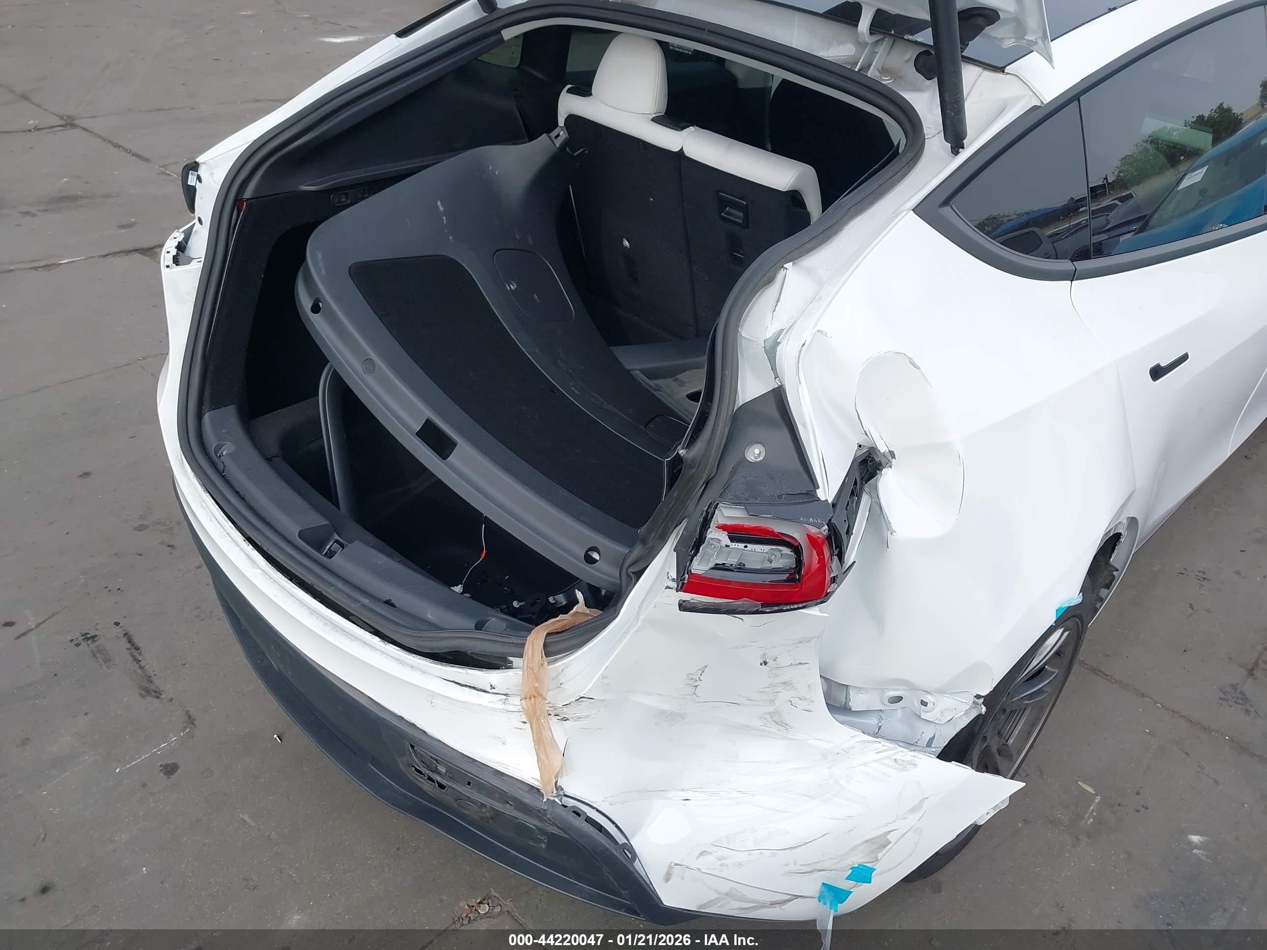 TESLA MODEL image 6
