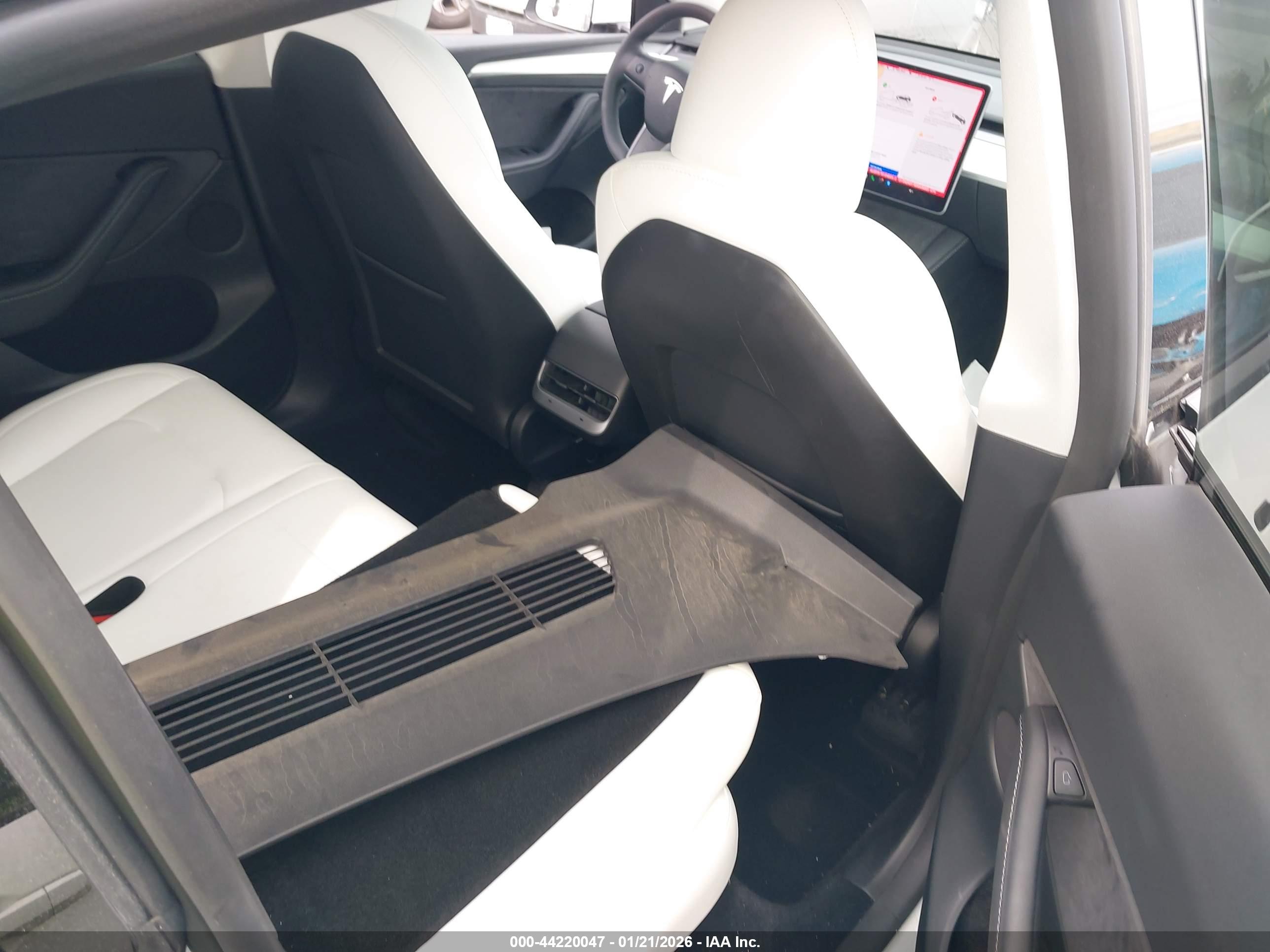 TESLA MODEL image 8