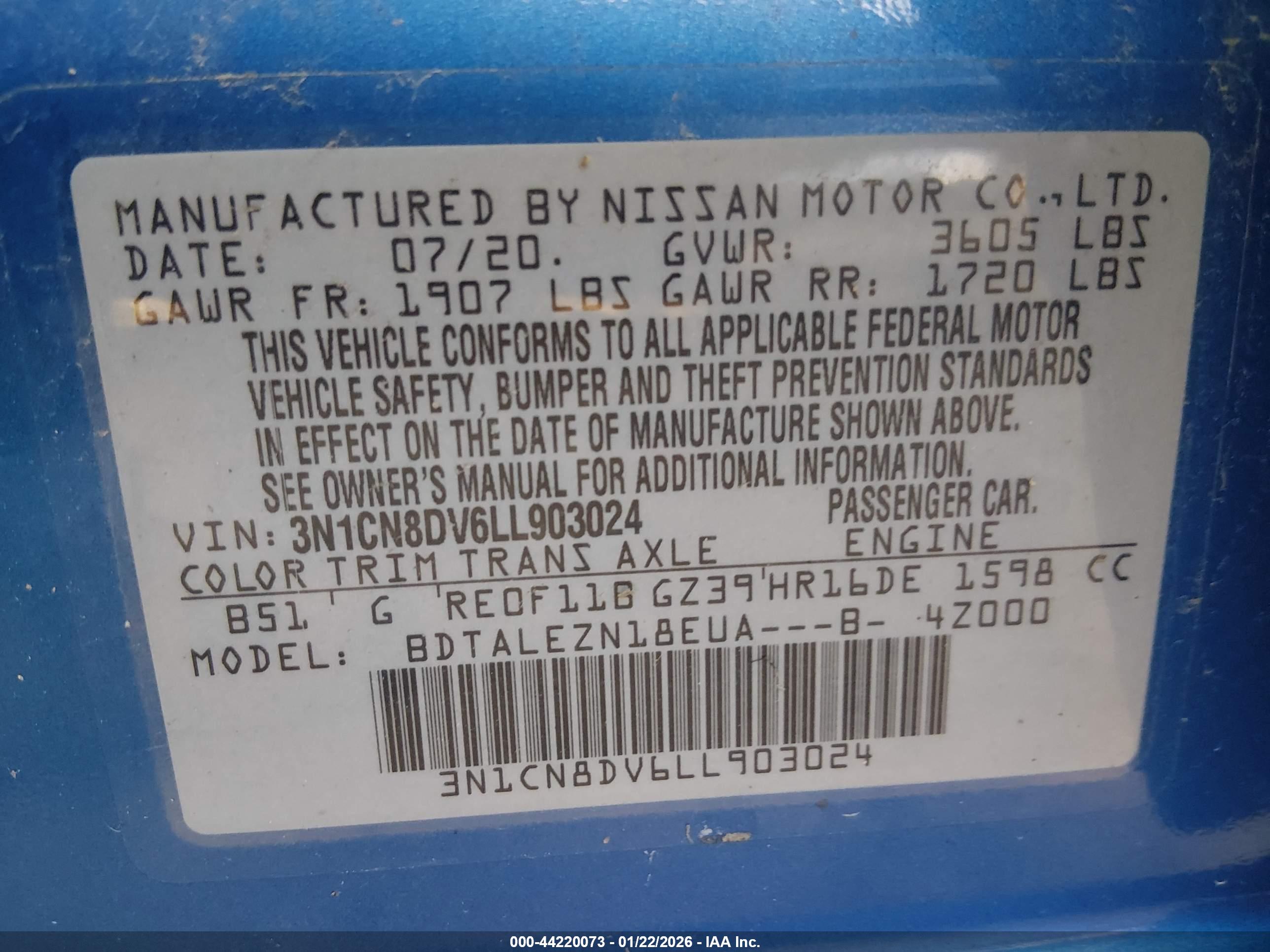 NISSAN VERSA image 9