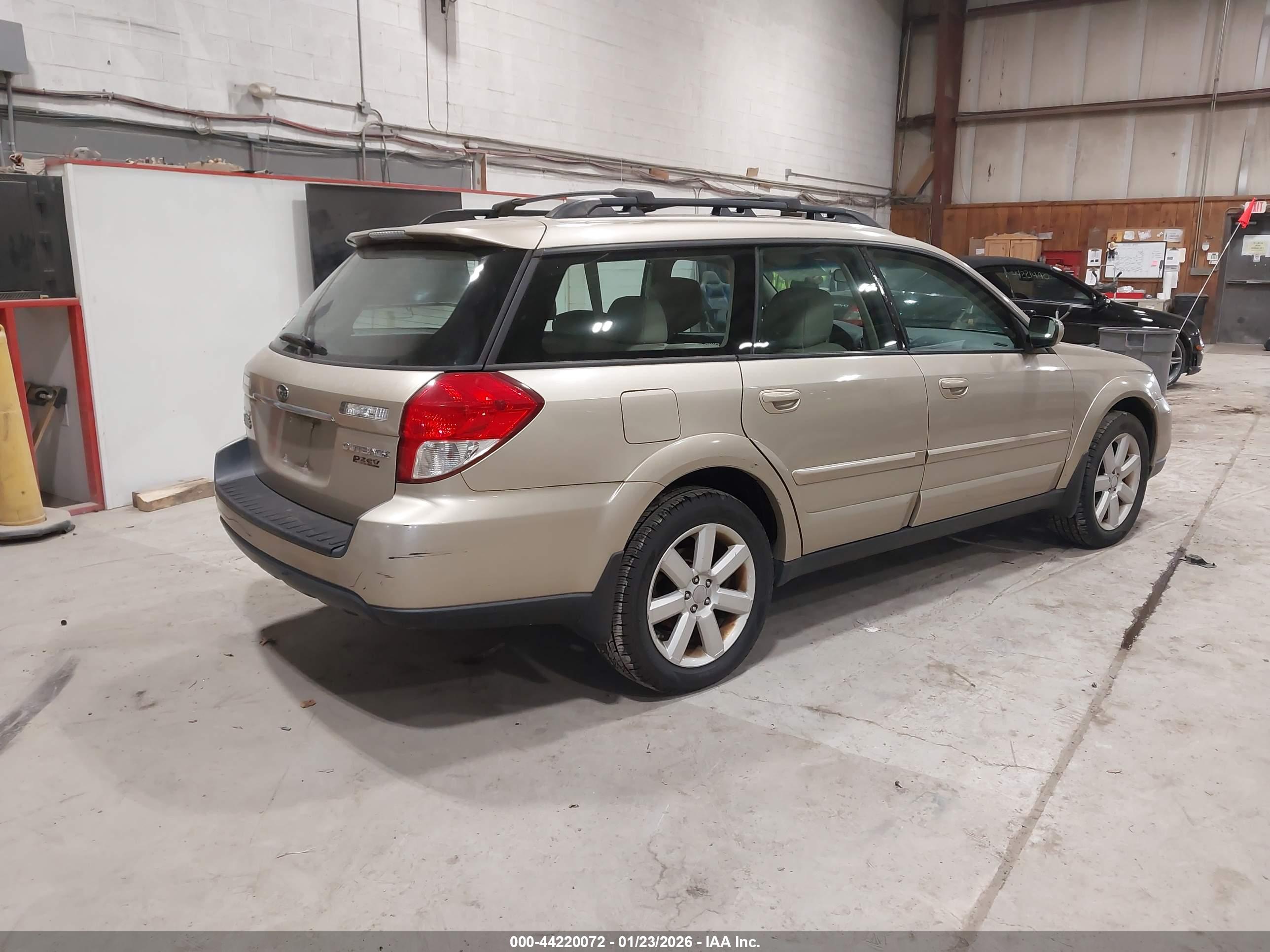 SUBARU OUTBACK image 4