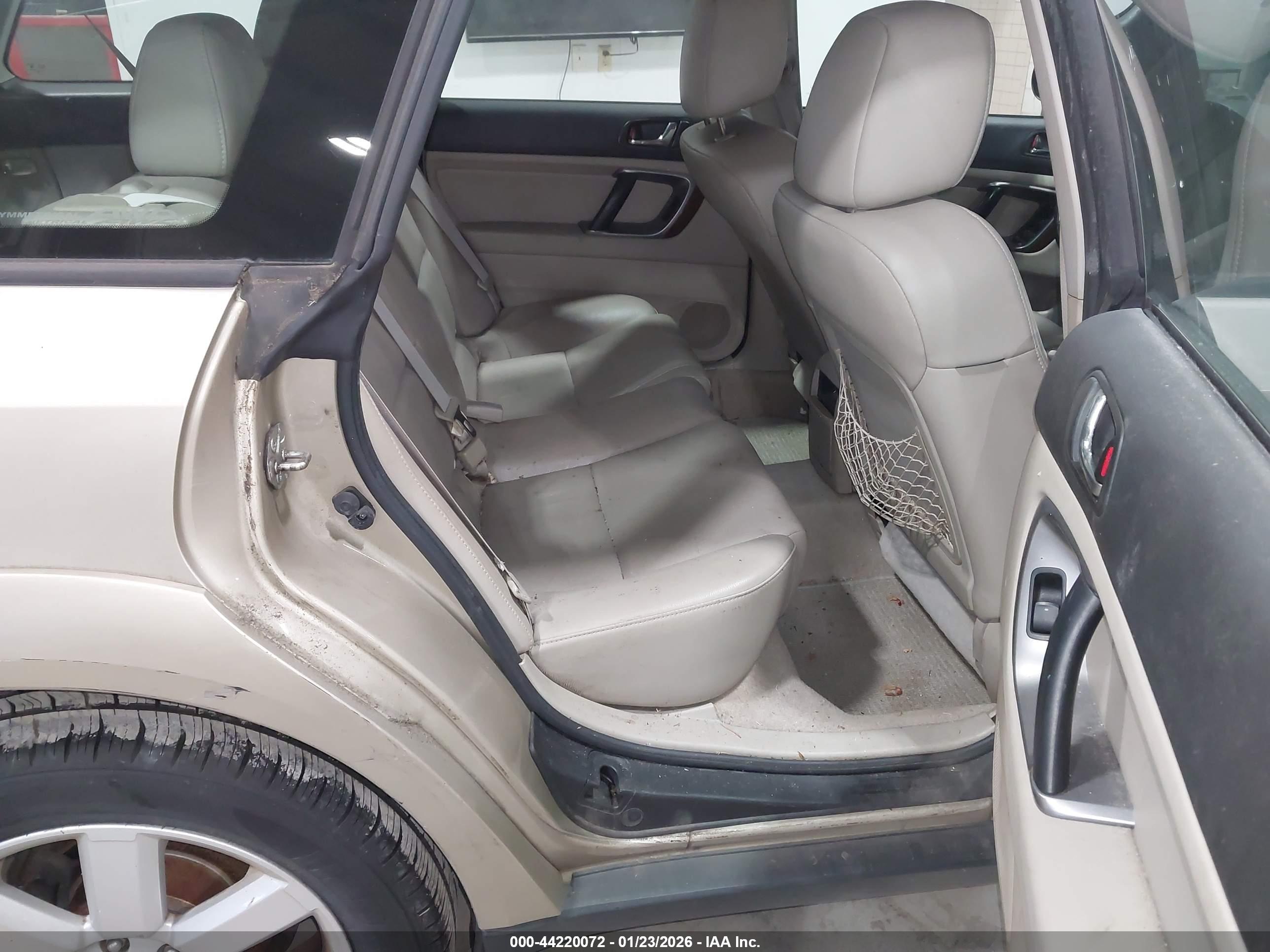 SUBARU OUTBACK image 8