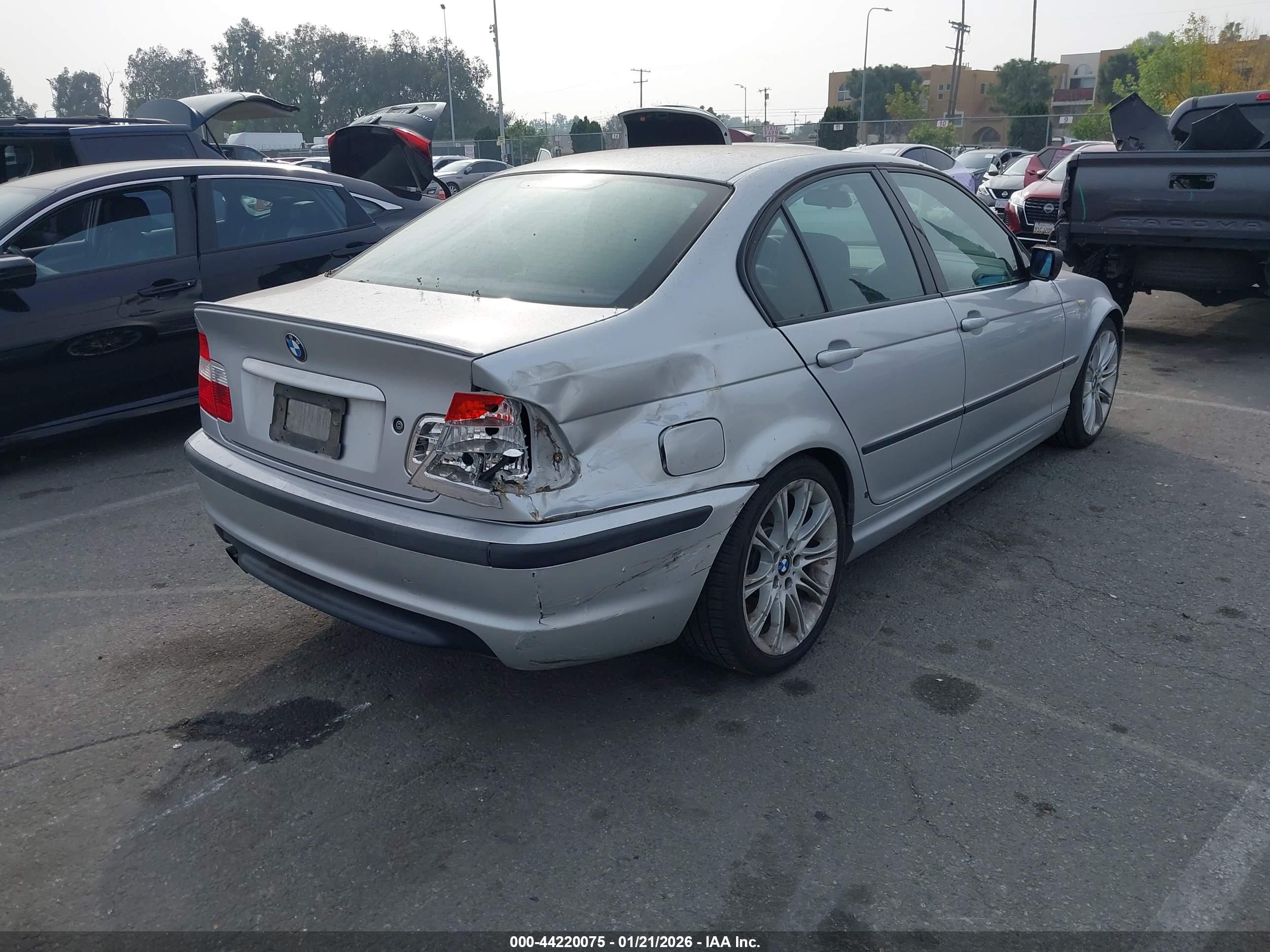 BMW 330I image 4