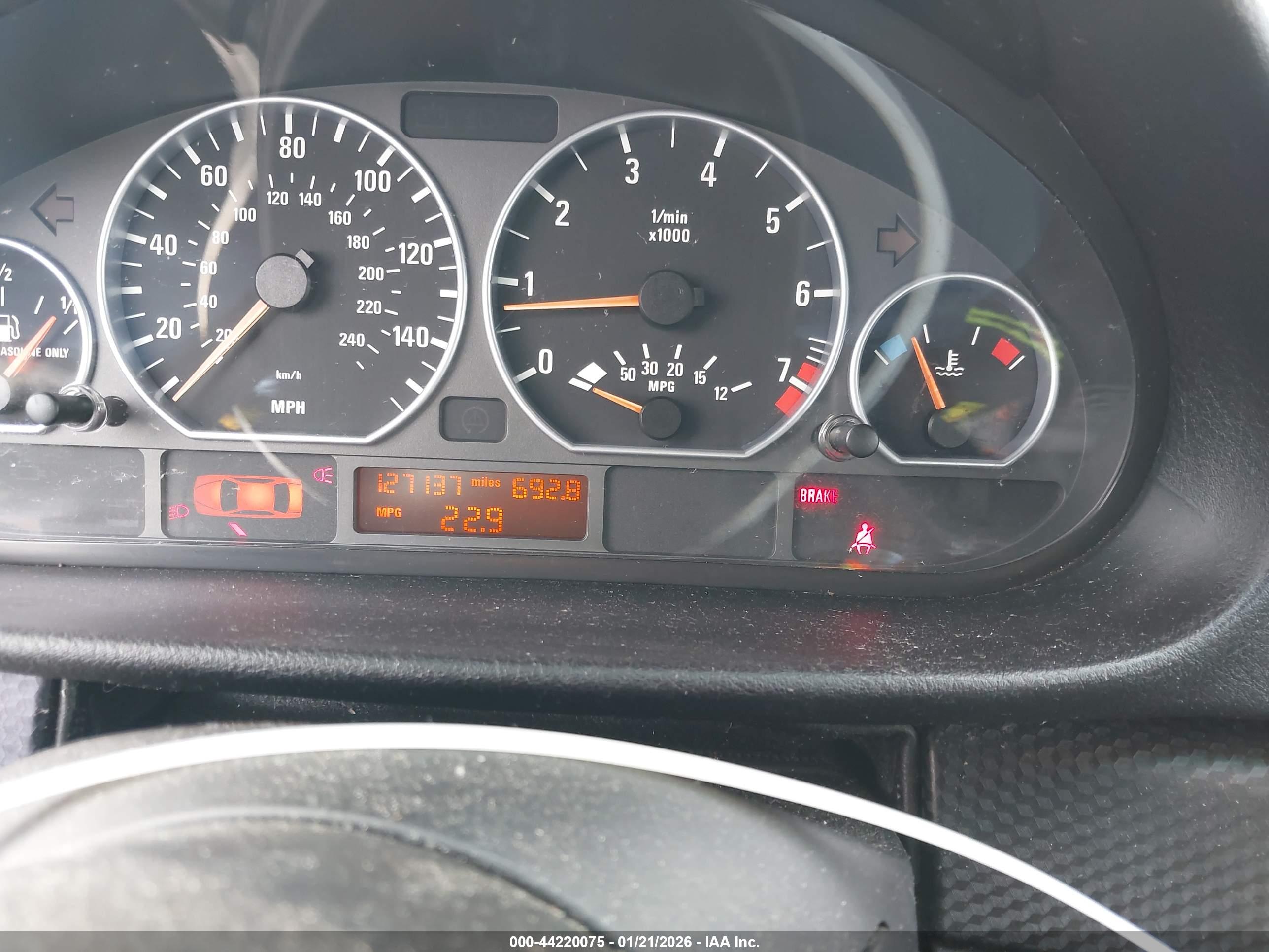 BMW 330I image 7