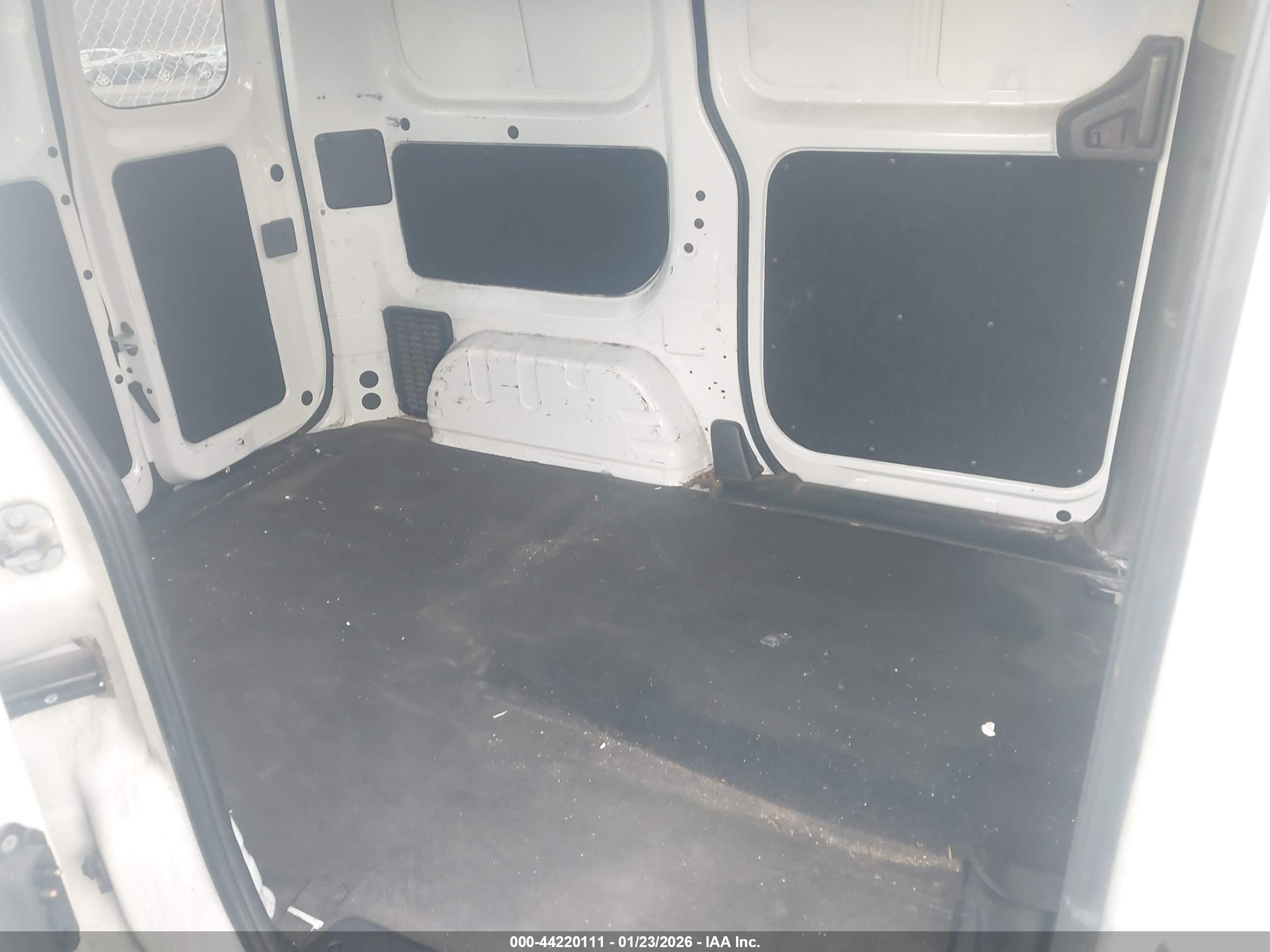 NISSAN NV200 image 8