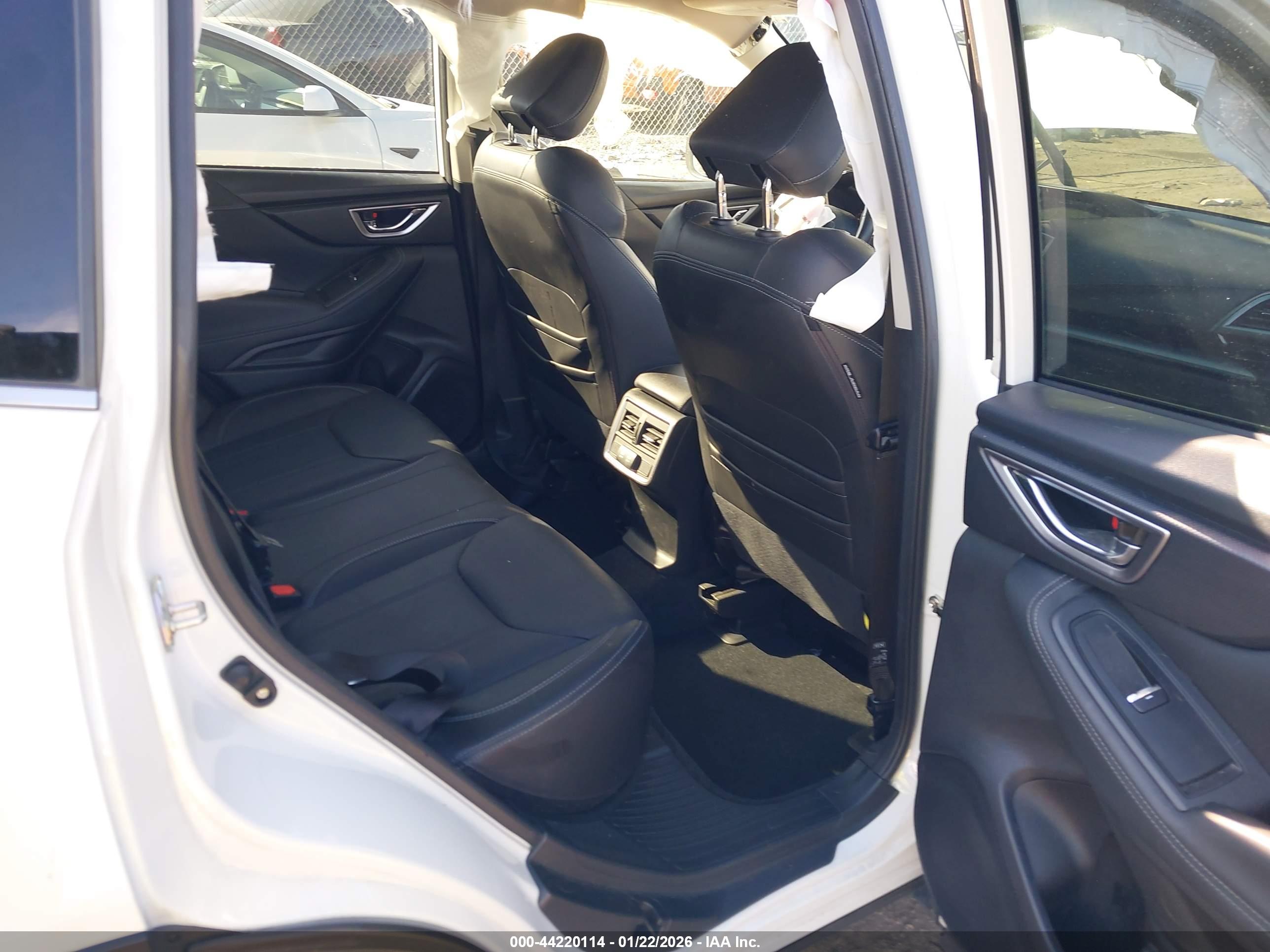 SUBARU FORESTER image 8