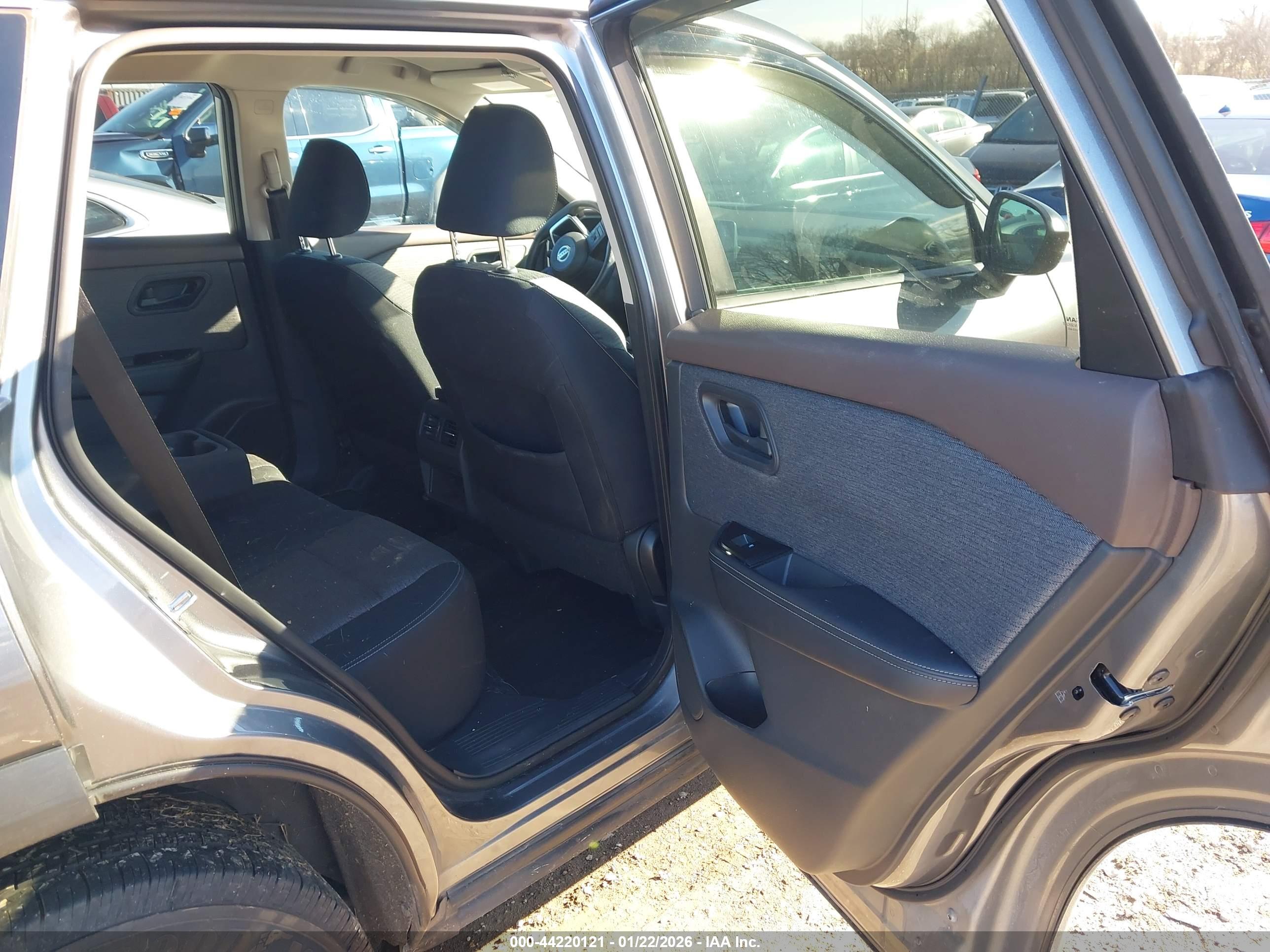 NISSAN ROGUE image 8