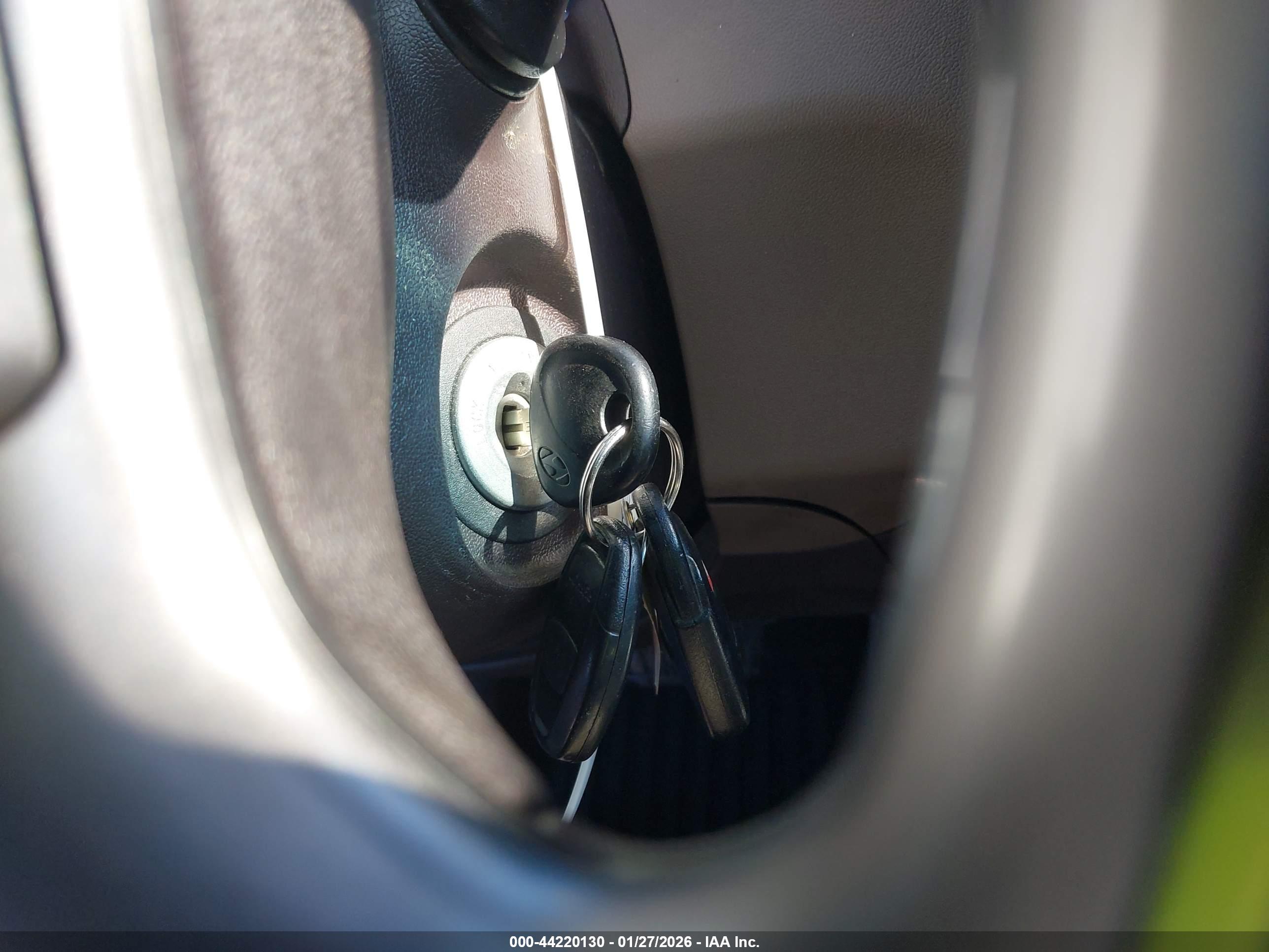 HYUNDAI TUCSON image 11