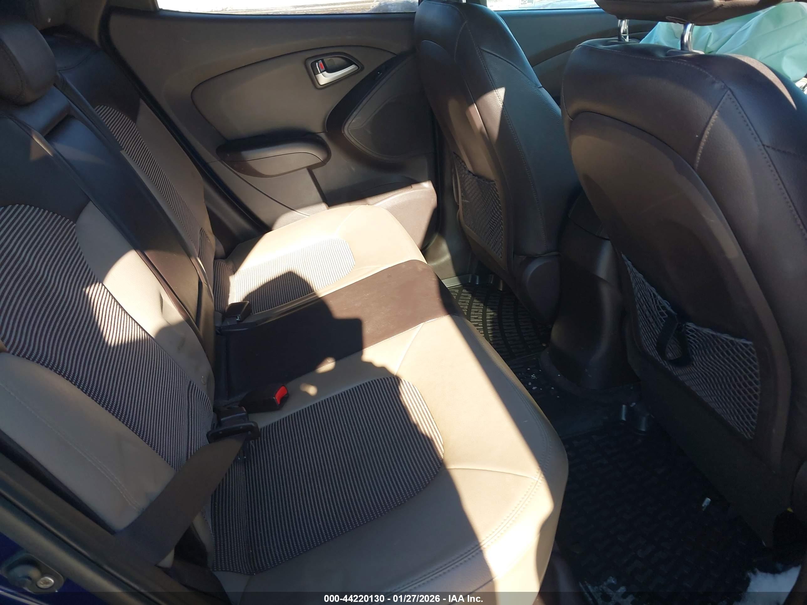 HYUNDAI TUCSON image 8