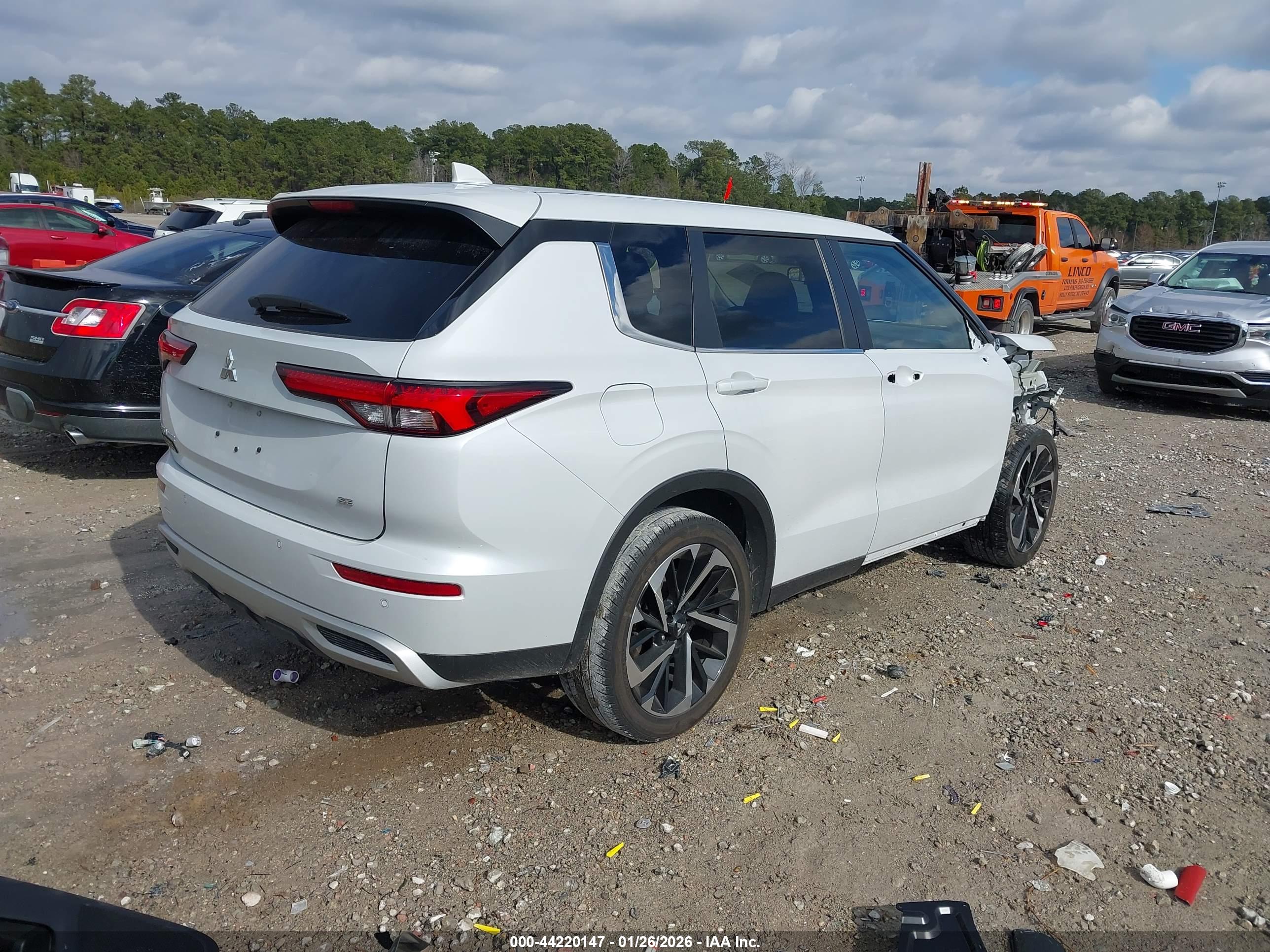 MITSUBISHI OUTLANDER image 4