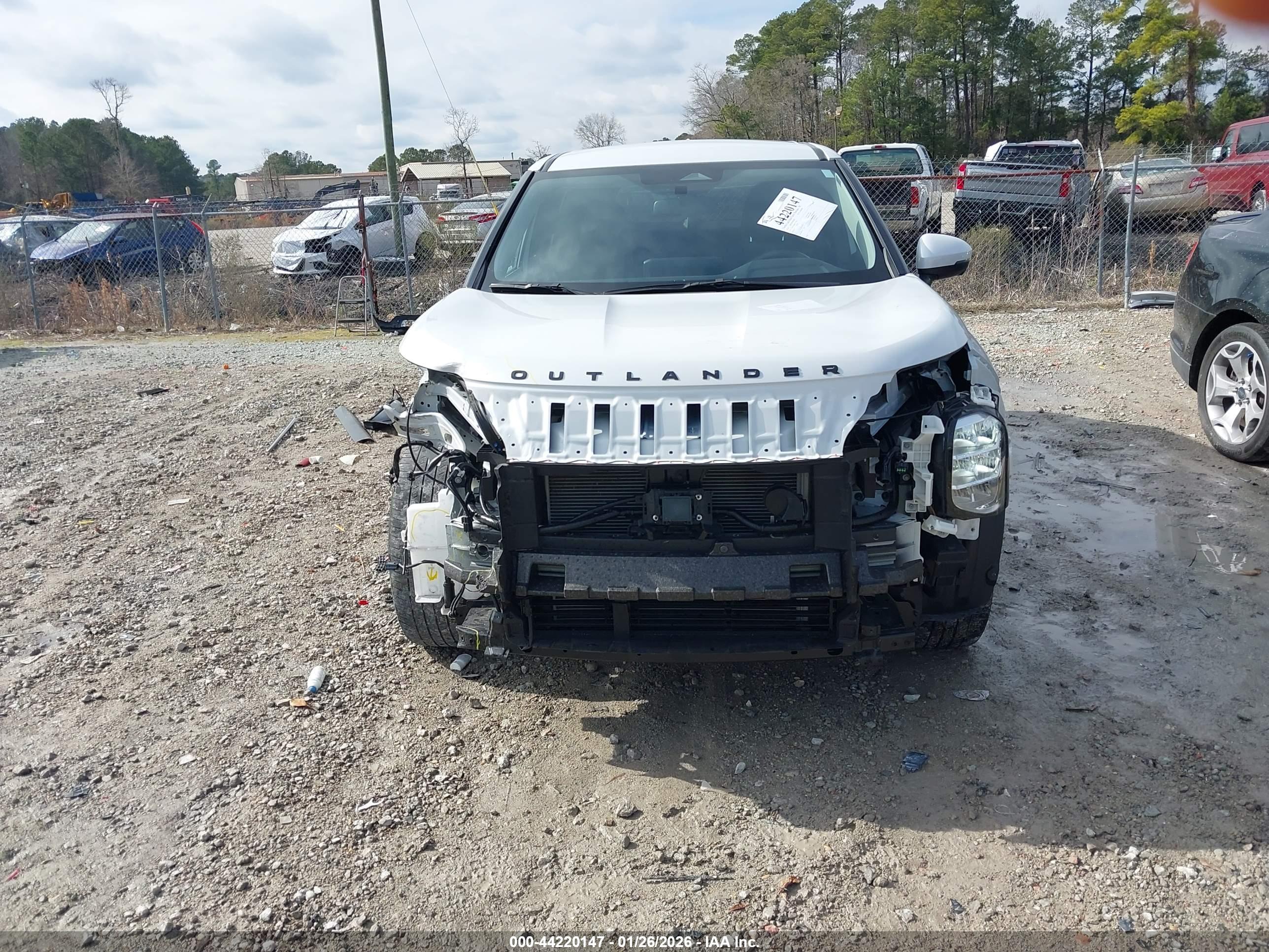 MITSUBISHI OUTLANDER image 6