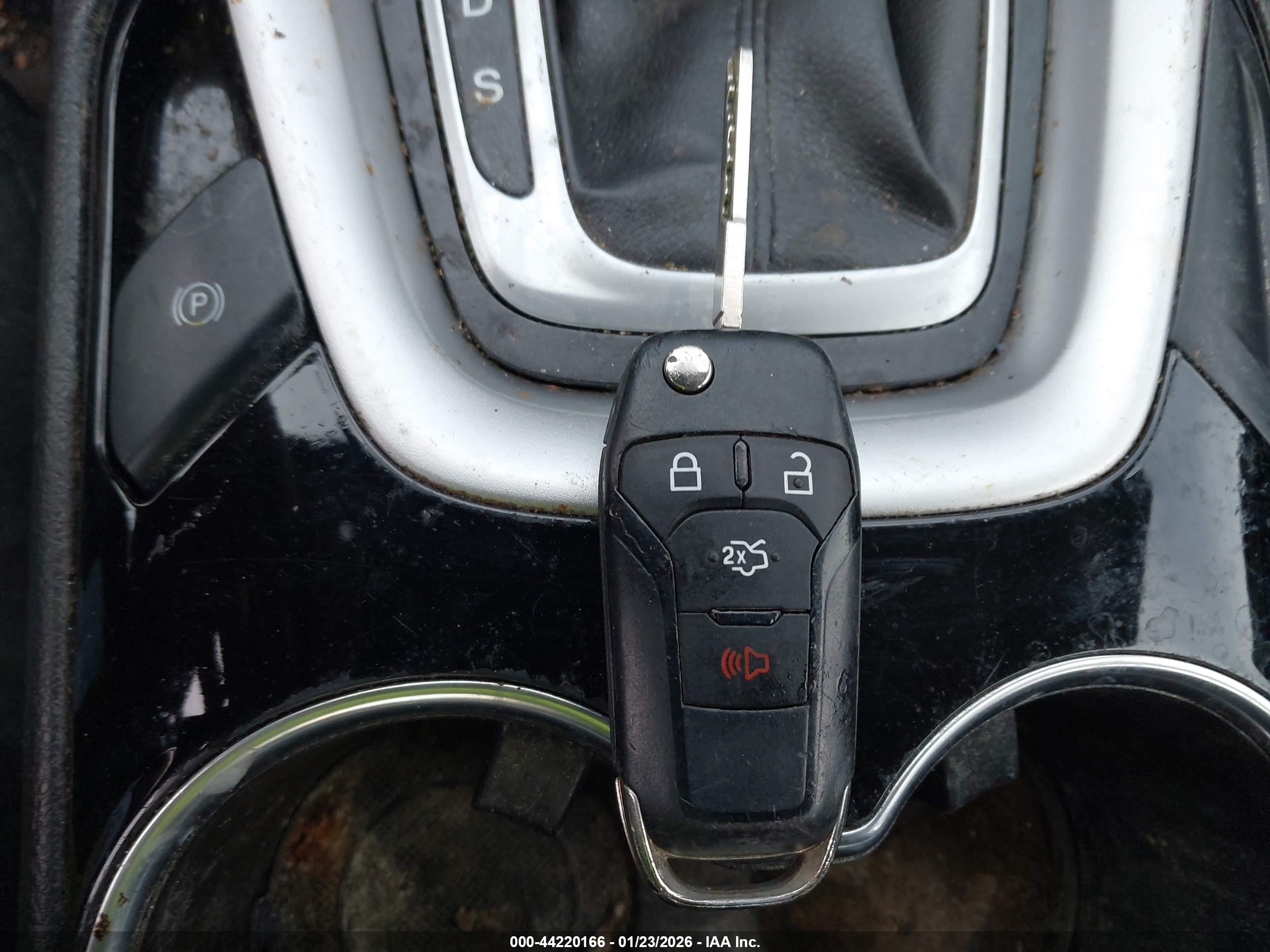 FORD FUSION image 11