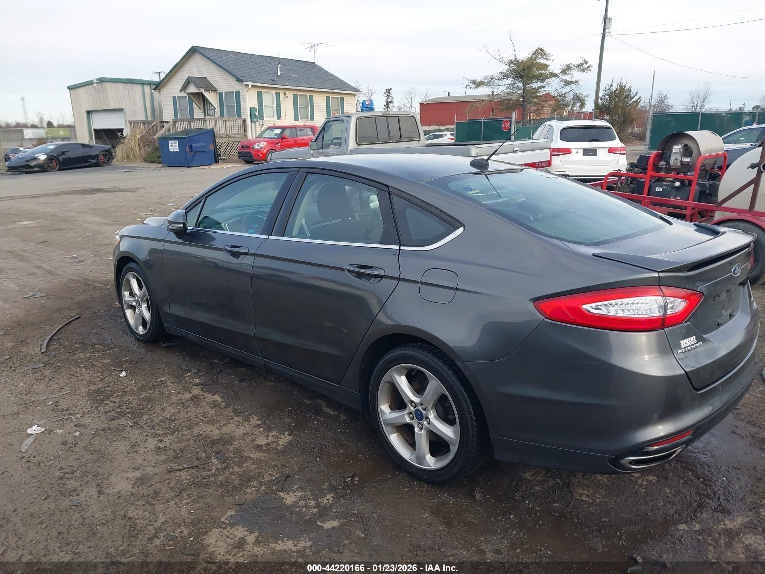 FORD FUSION image 3