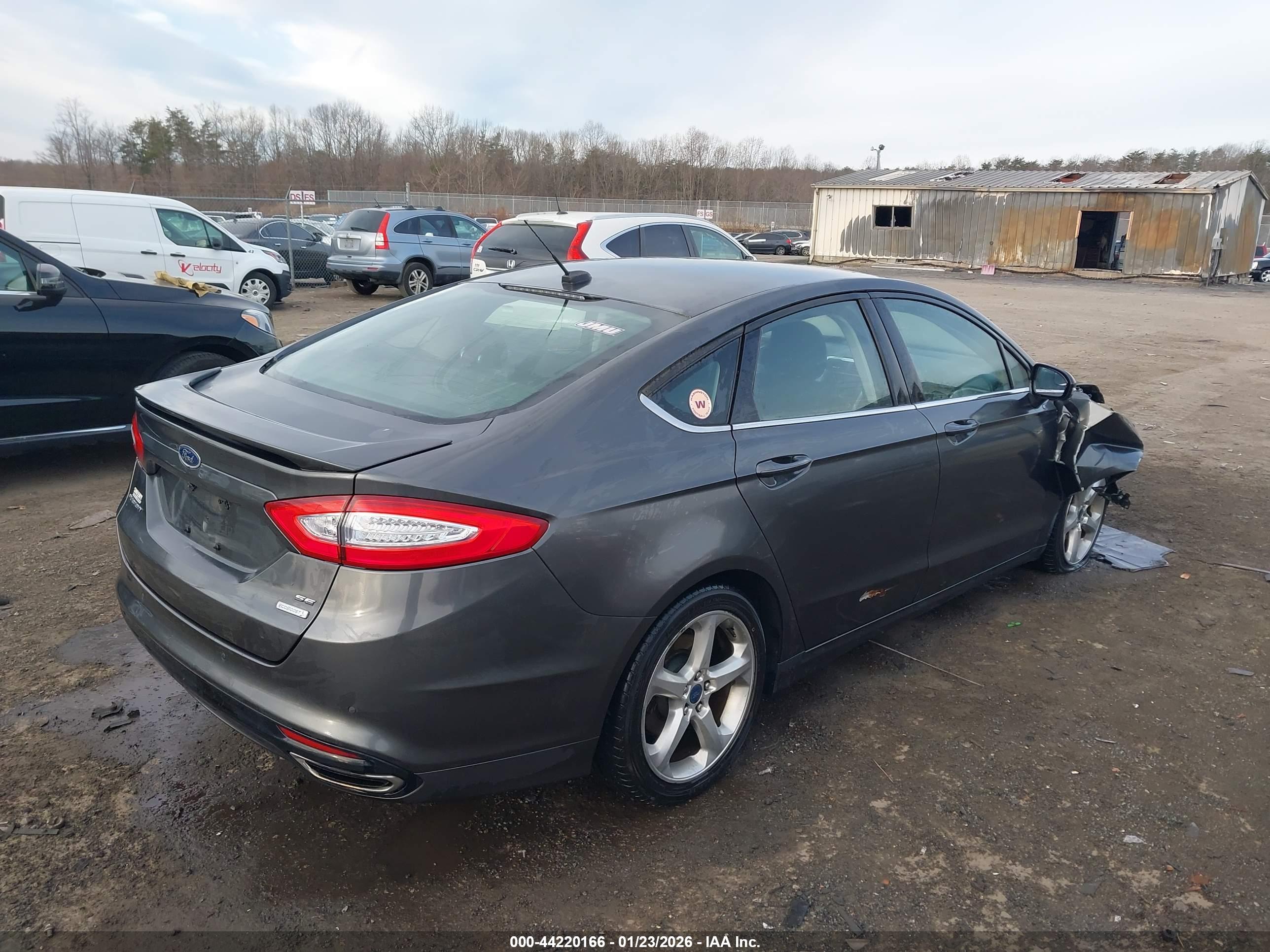 FORD FUSION image 4