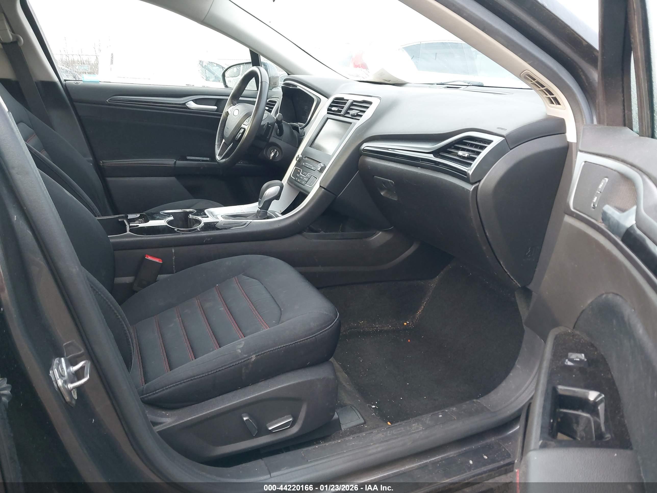 FORD FUSION image 5