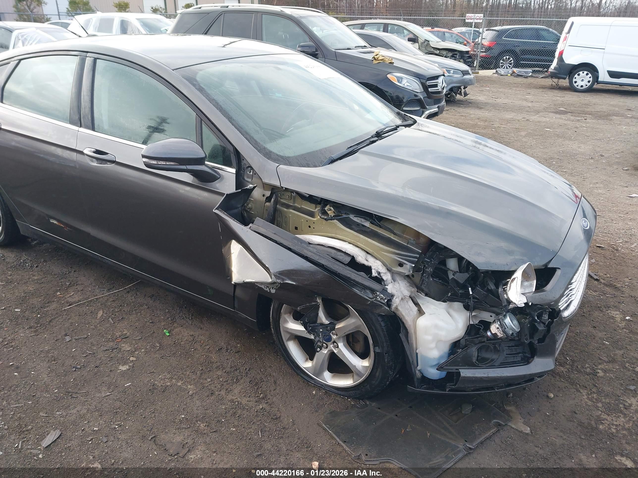 FORD FUSION image 6