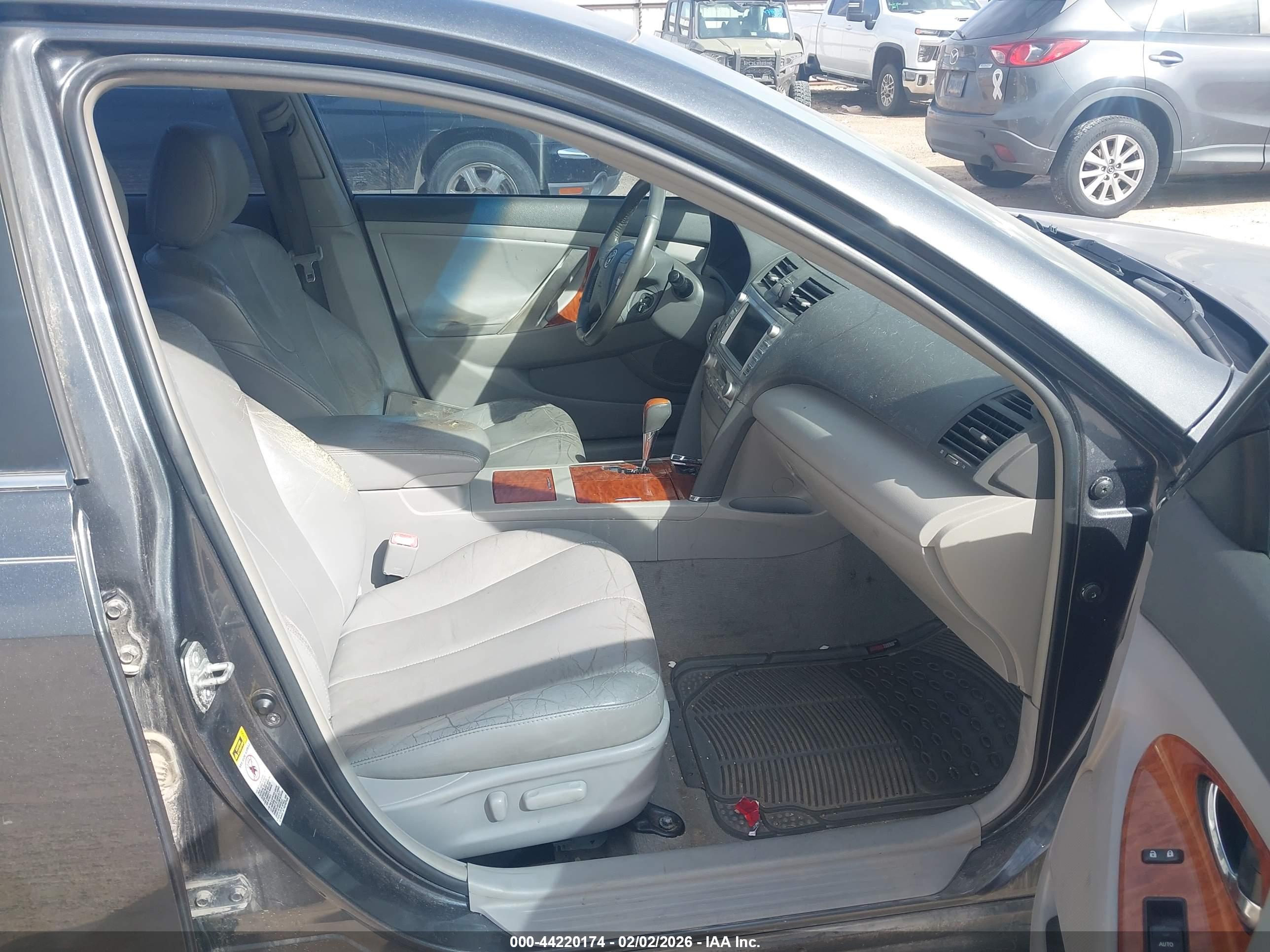TOYOTA CAMRY image 5