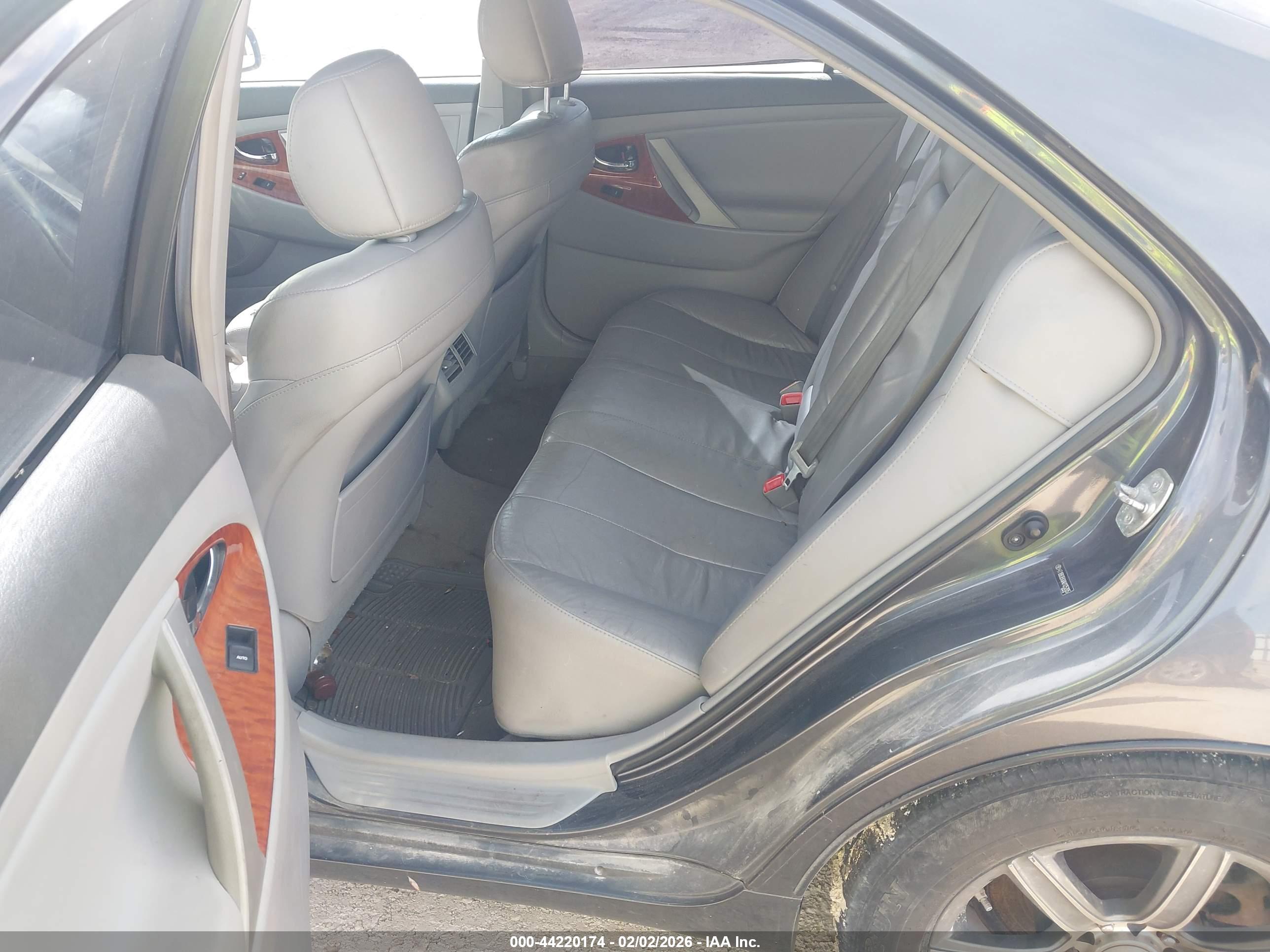 TOYOTA CAMRY image 8