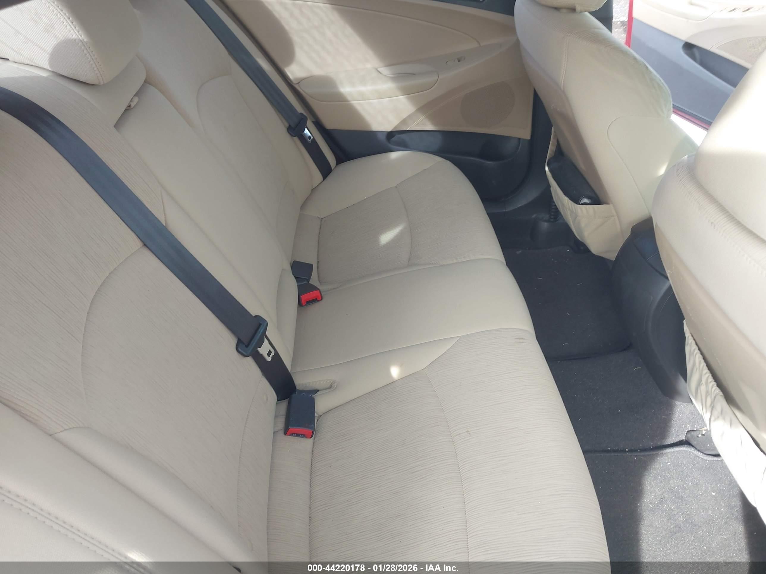 HYUNDAI SONATA image 8