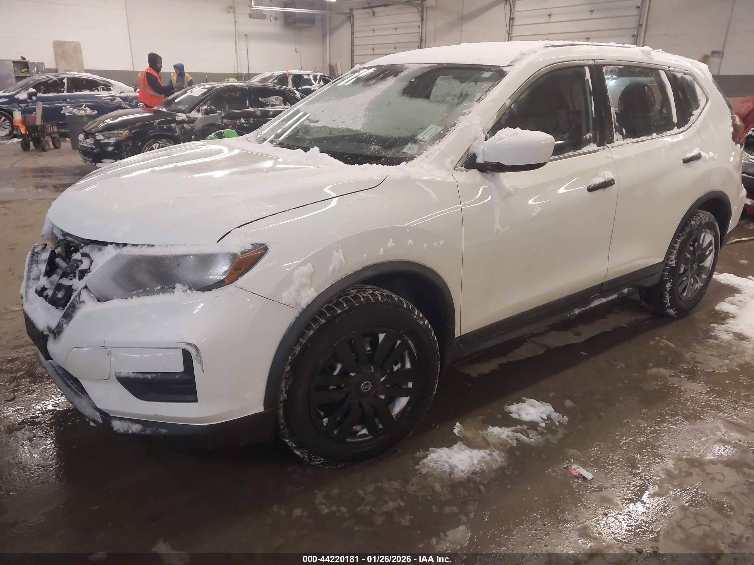 NISSAN ROGUE image 2
