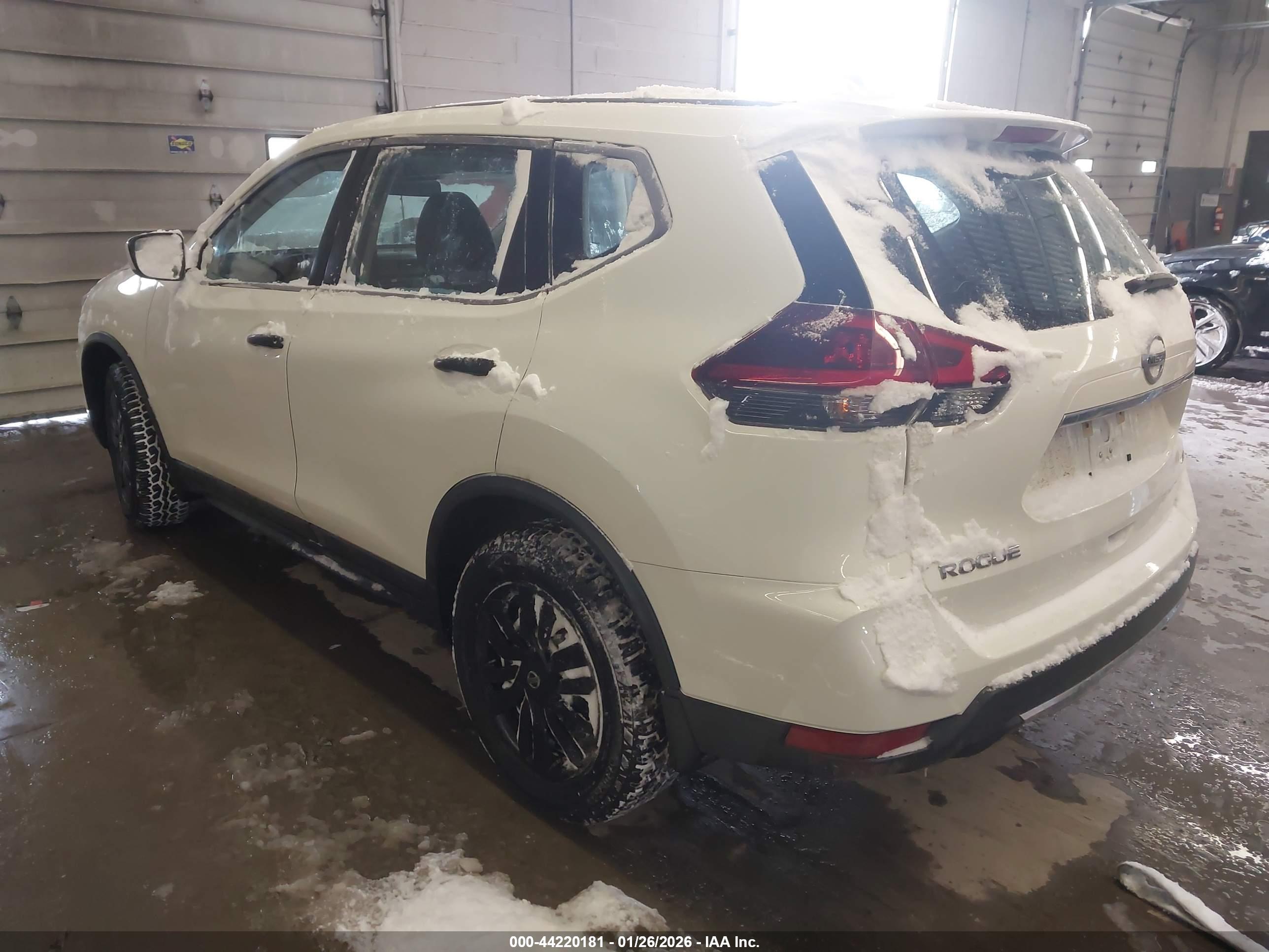 NISSAN ROGUE image 3