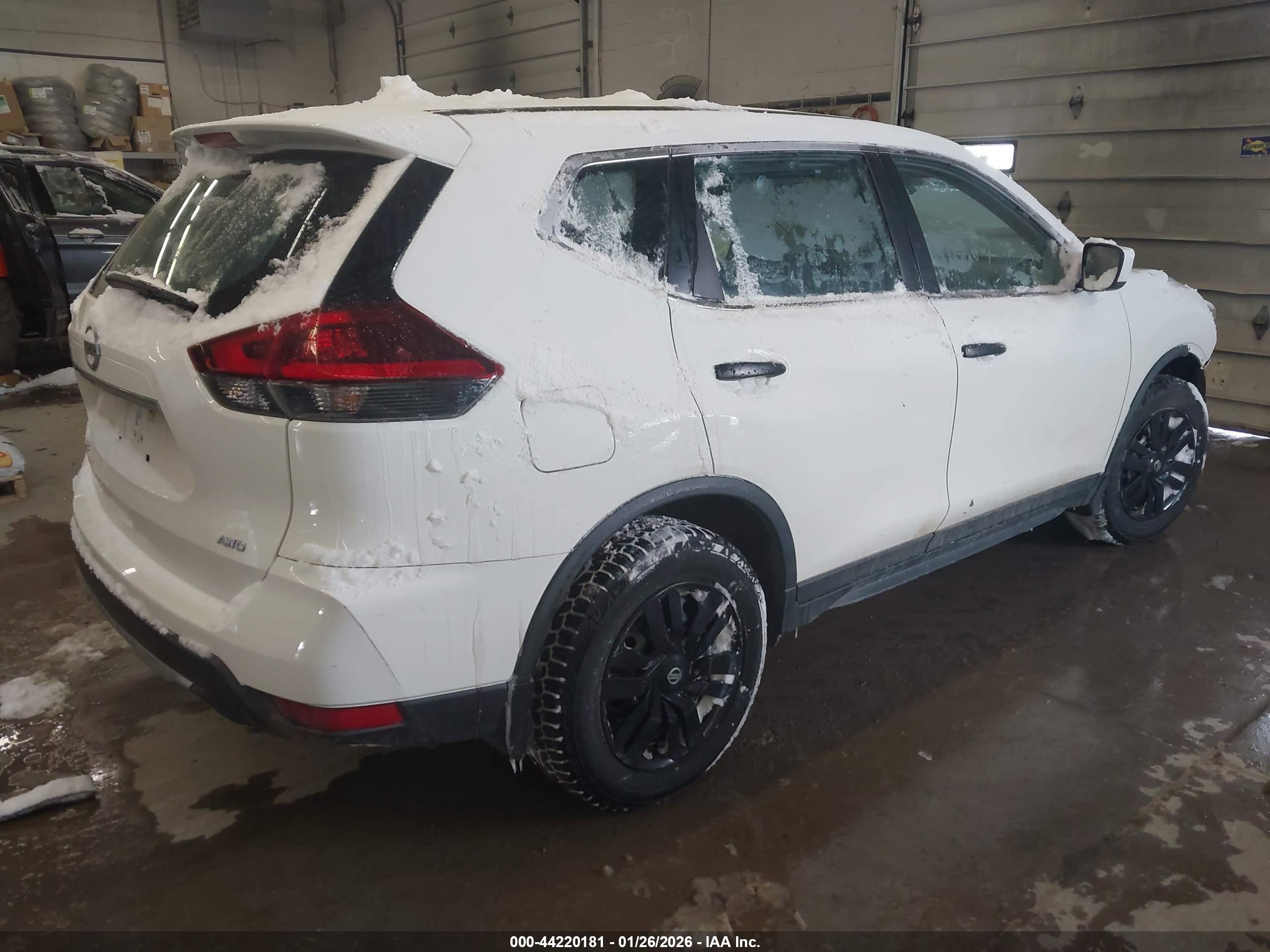 NISSAN ROGUE image 4
