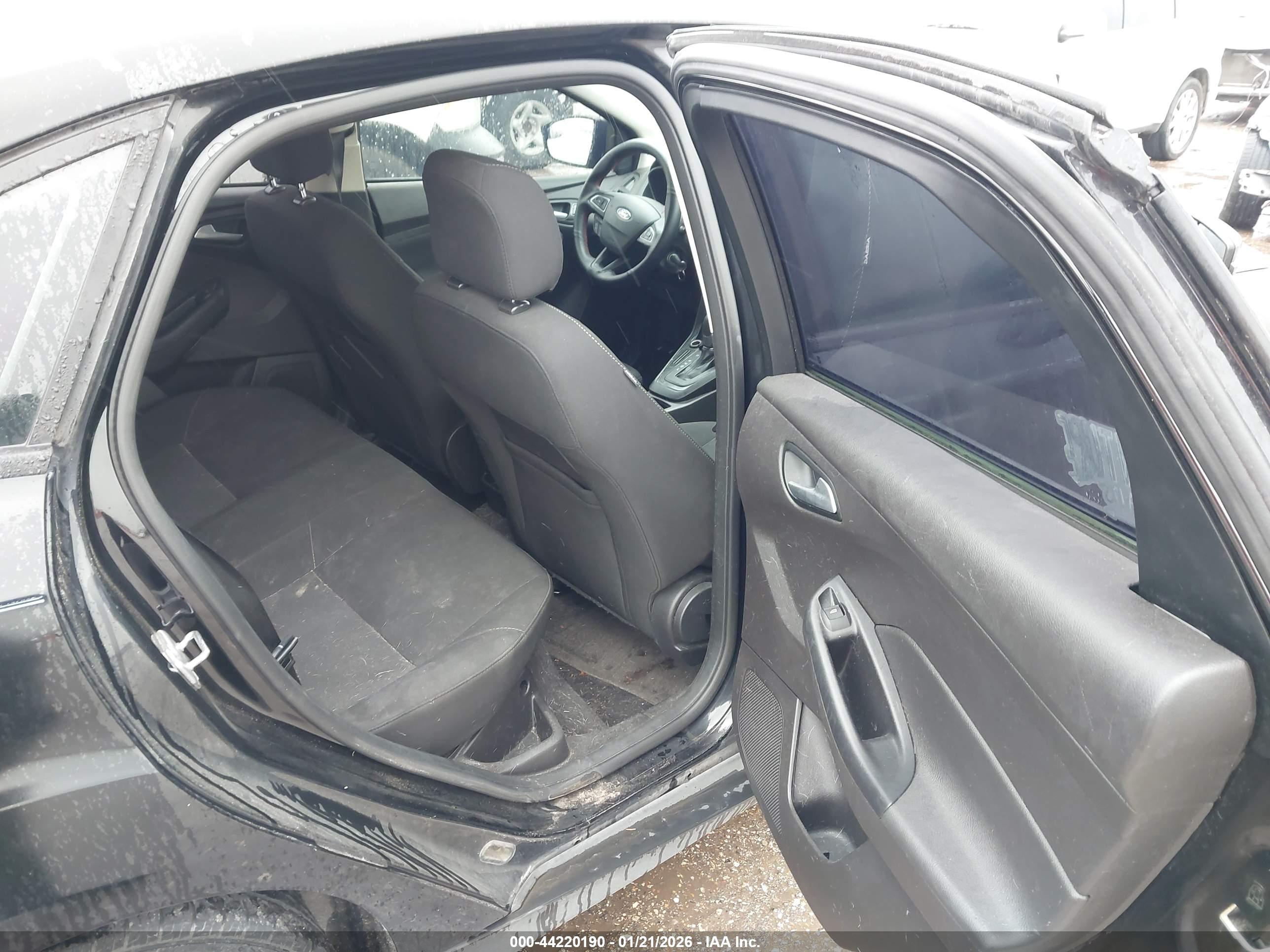 FORD FOCUS image 8