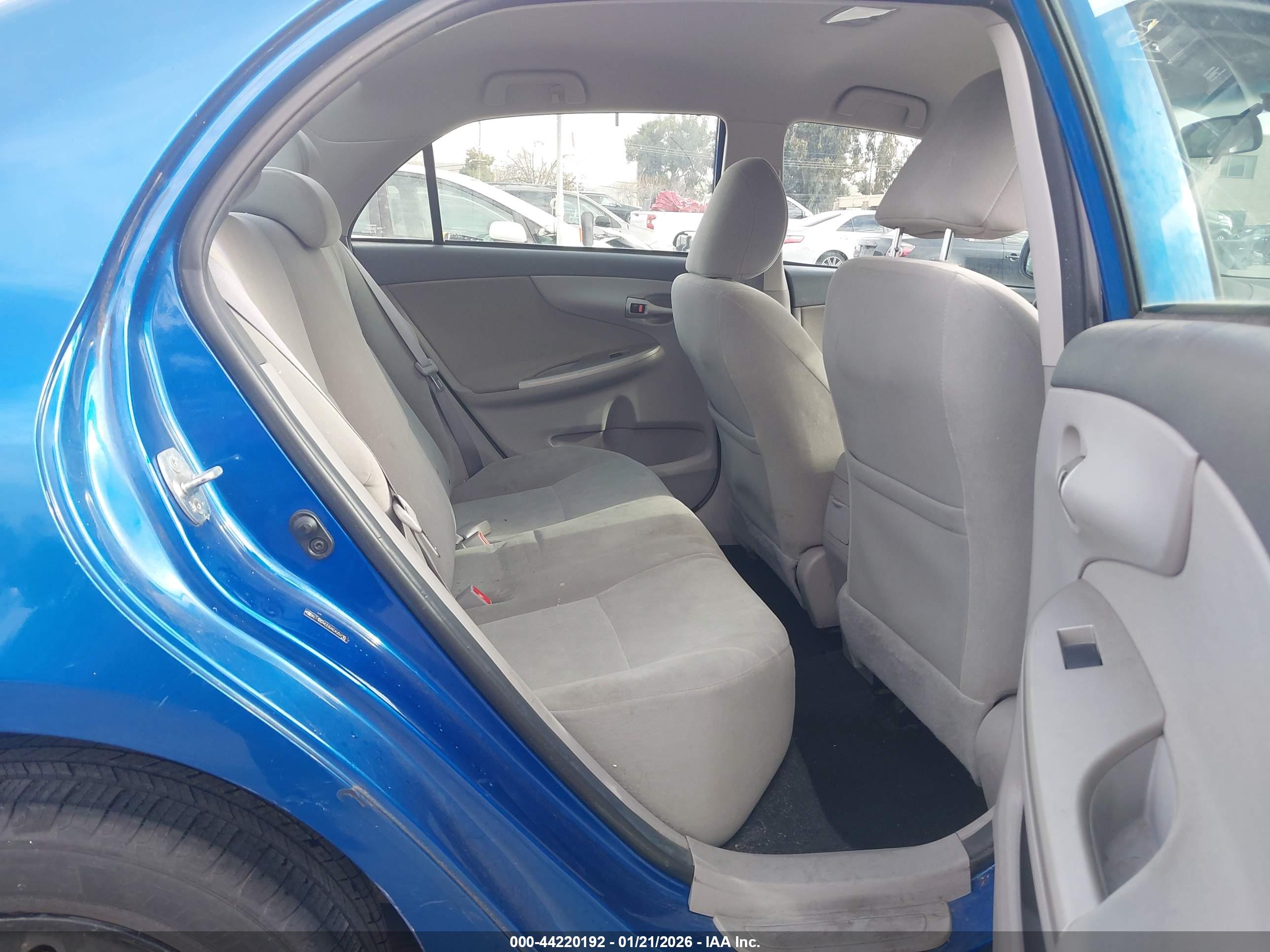 TOYOTA COROLLA image 8