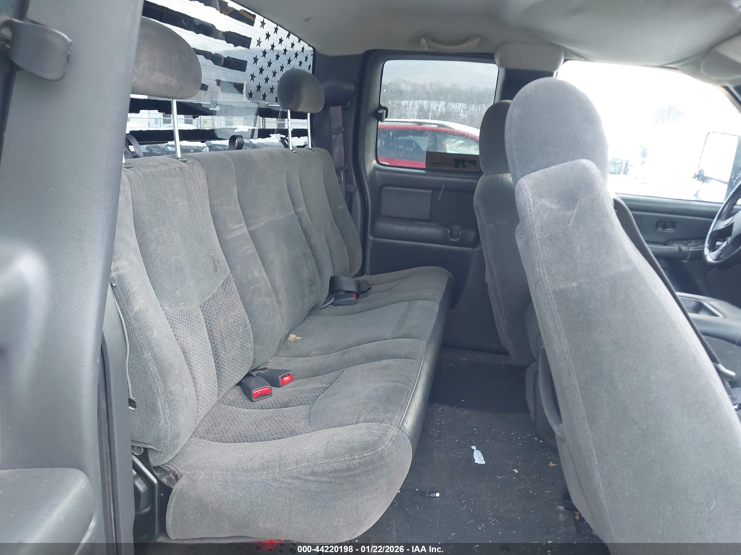 CHEVROLET SILVERADO image 8