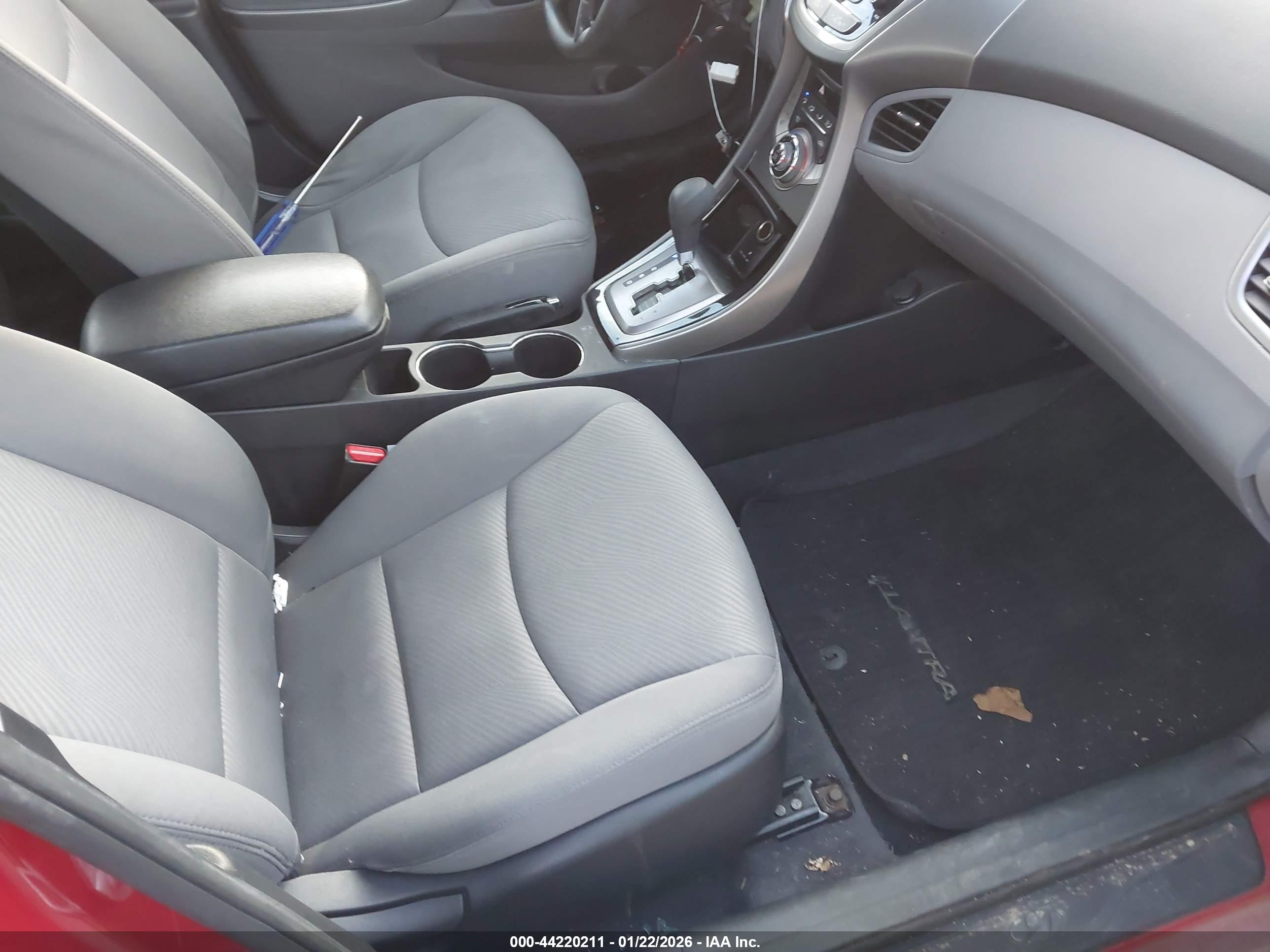HYUNDAI ELANTRA image 5