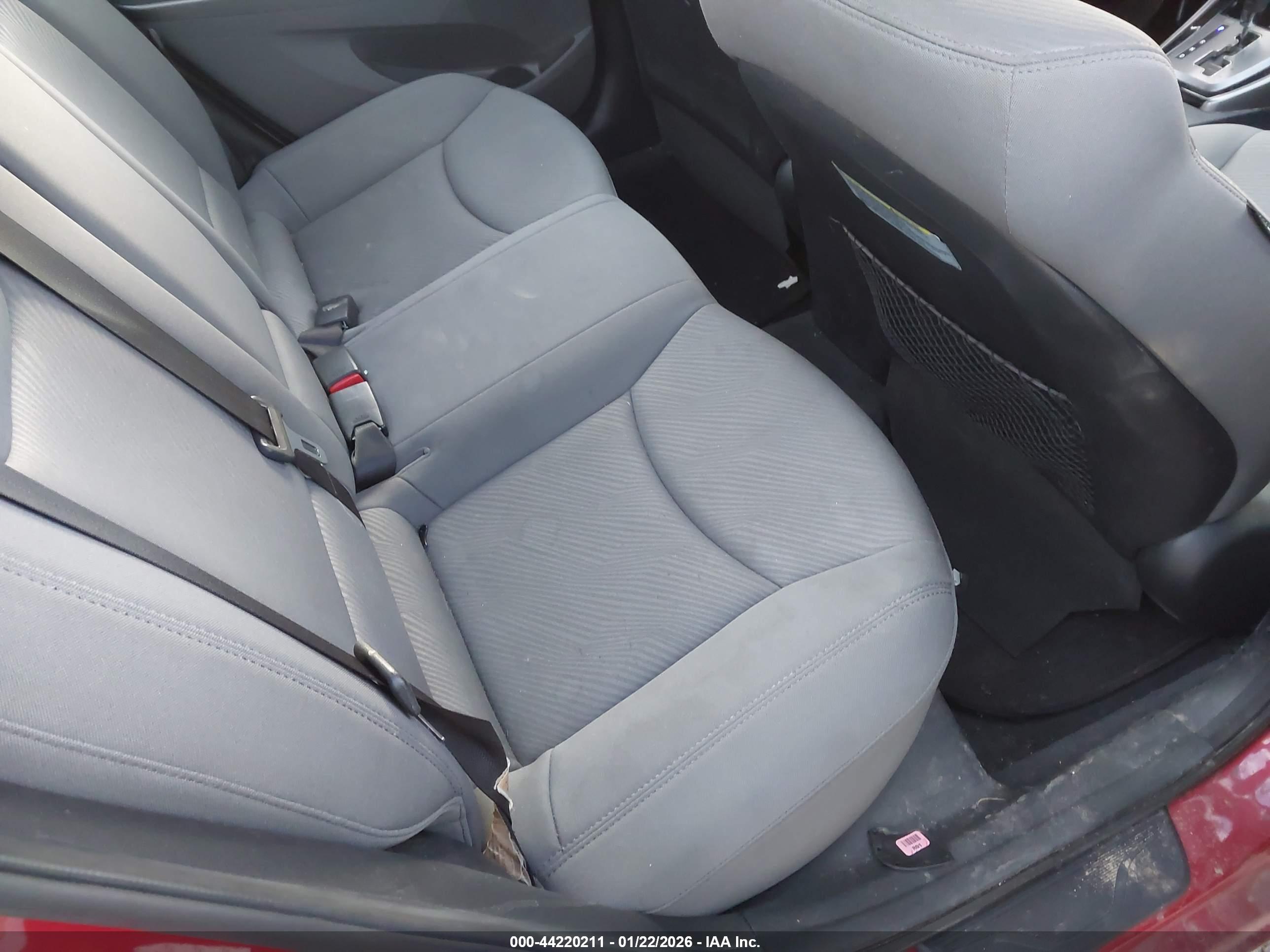 HYUNDAI ELANTRA image 8