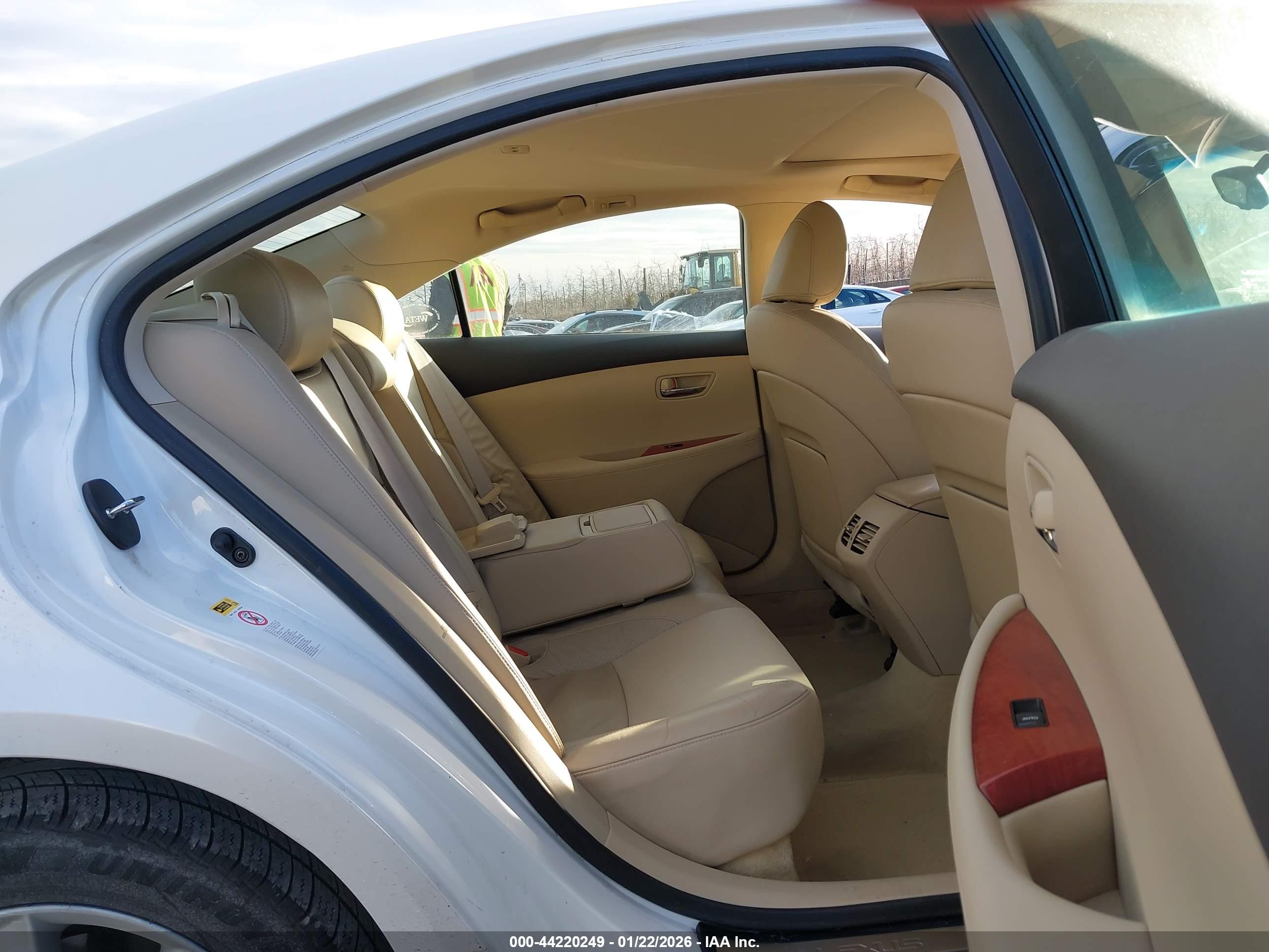 LEXUS ES image 8