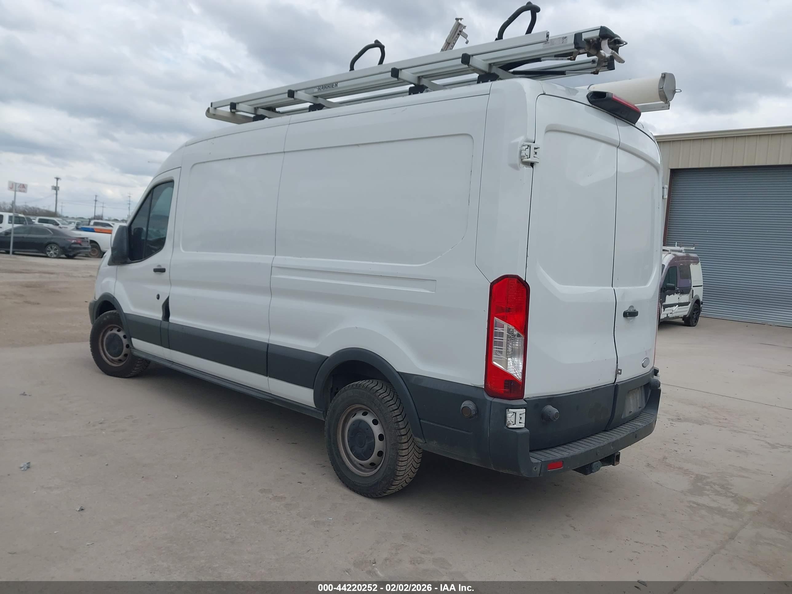 FORD TRANSIT-350 image 3