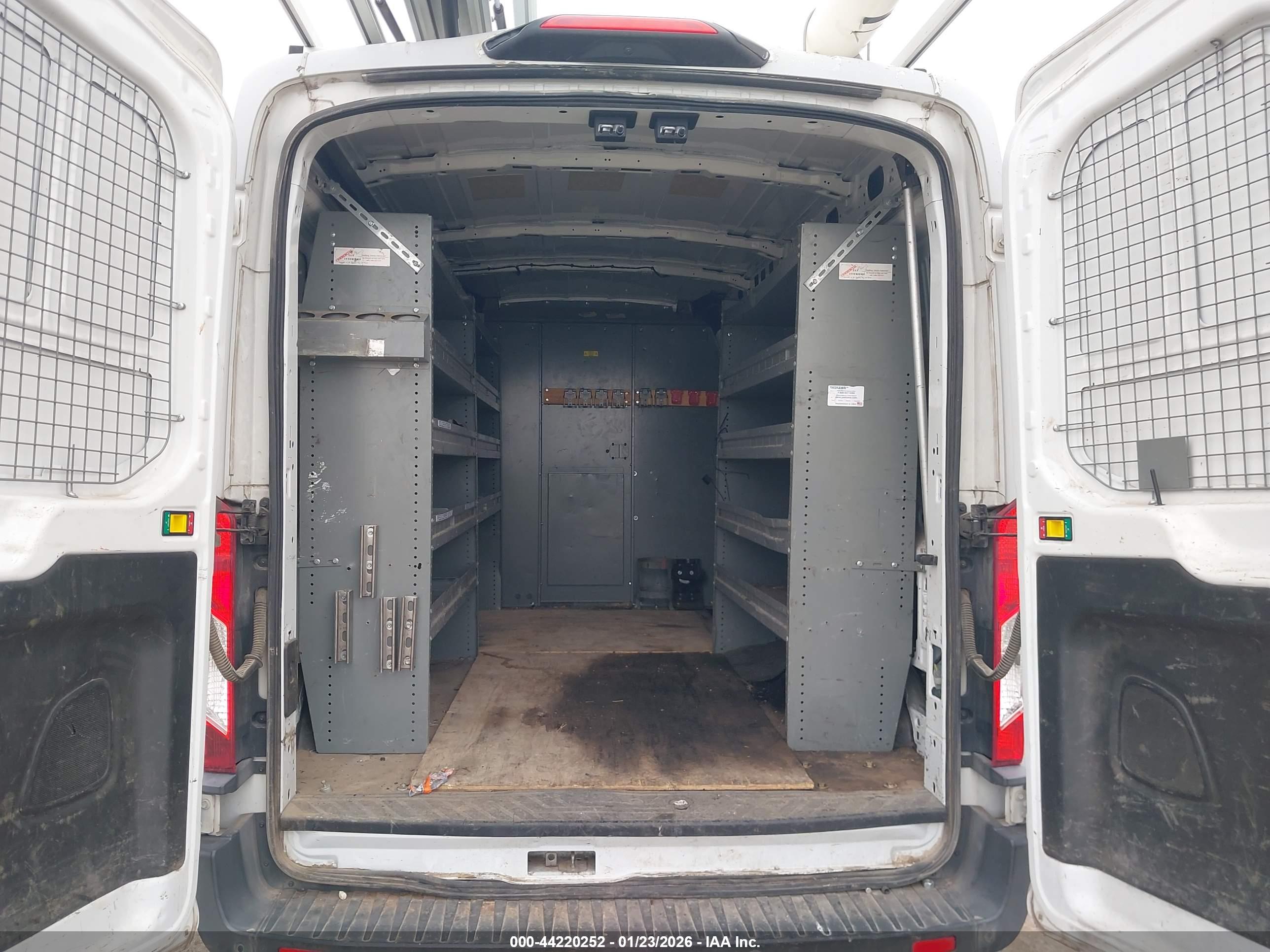 FORD TRANSIT-350 image 8
