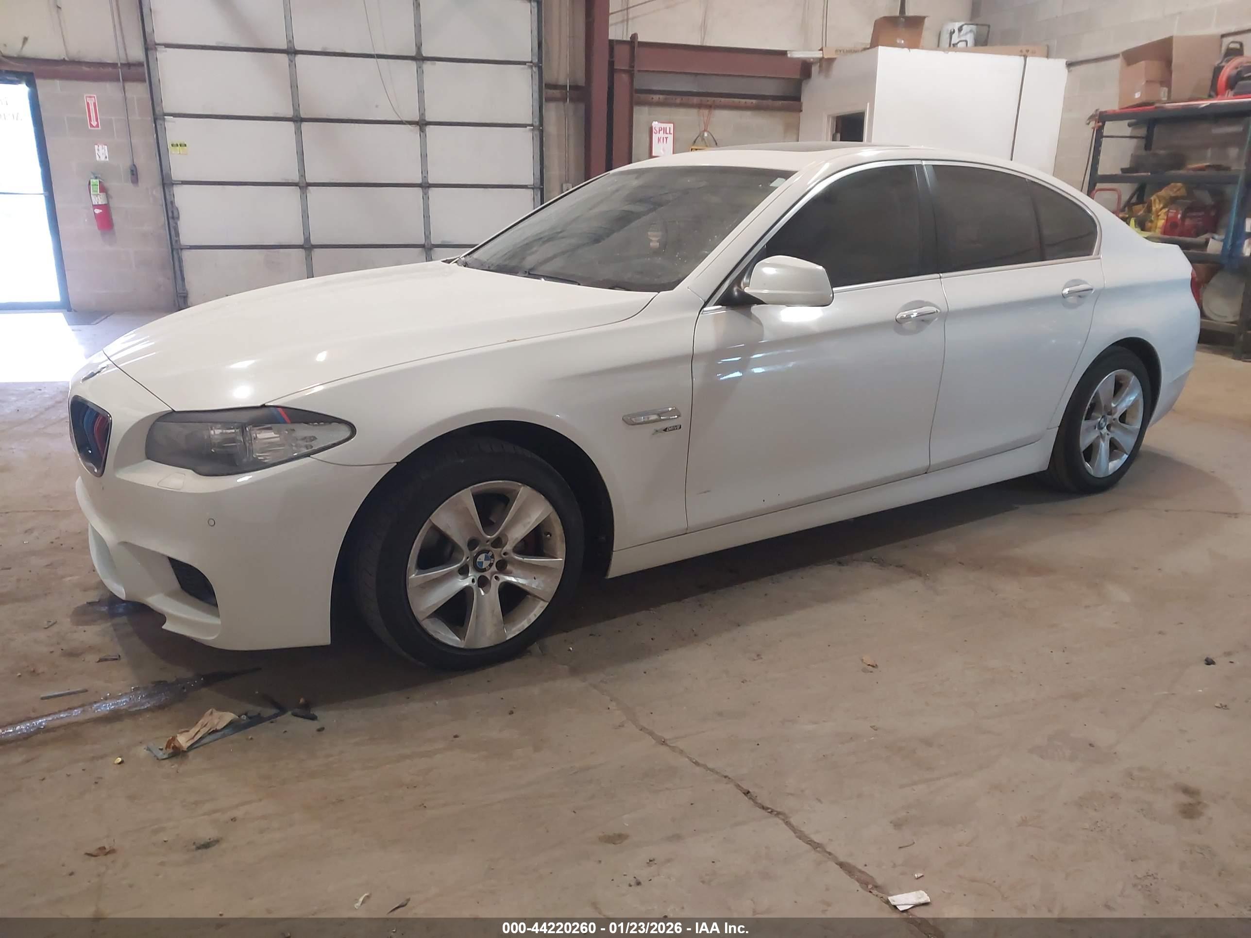 BMW 528I image 2