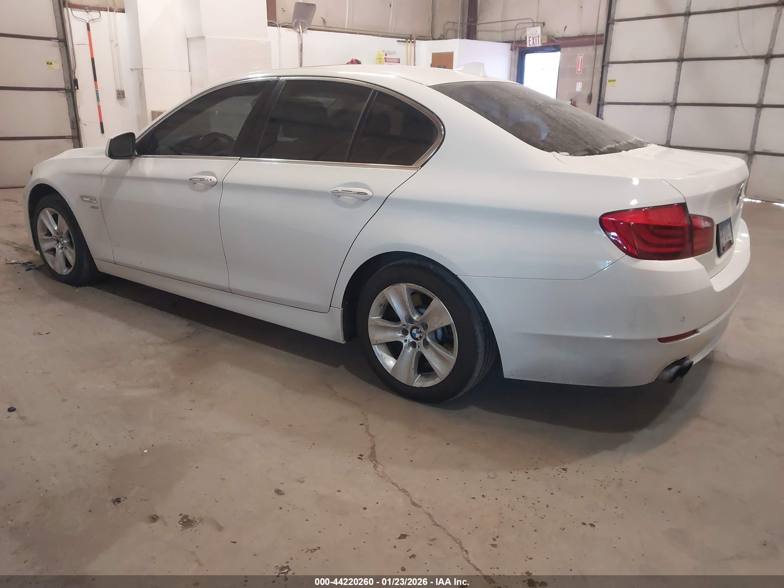 BMW 528I image 3